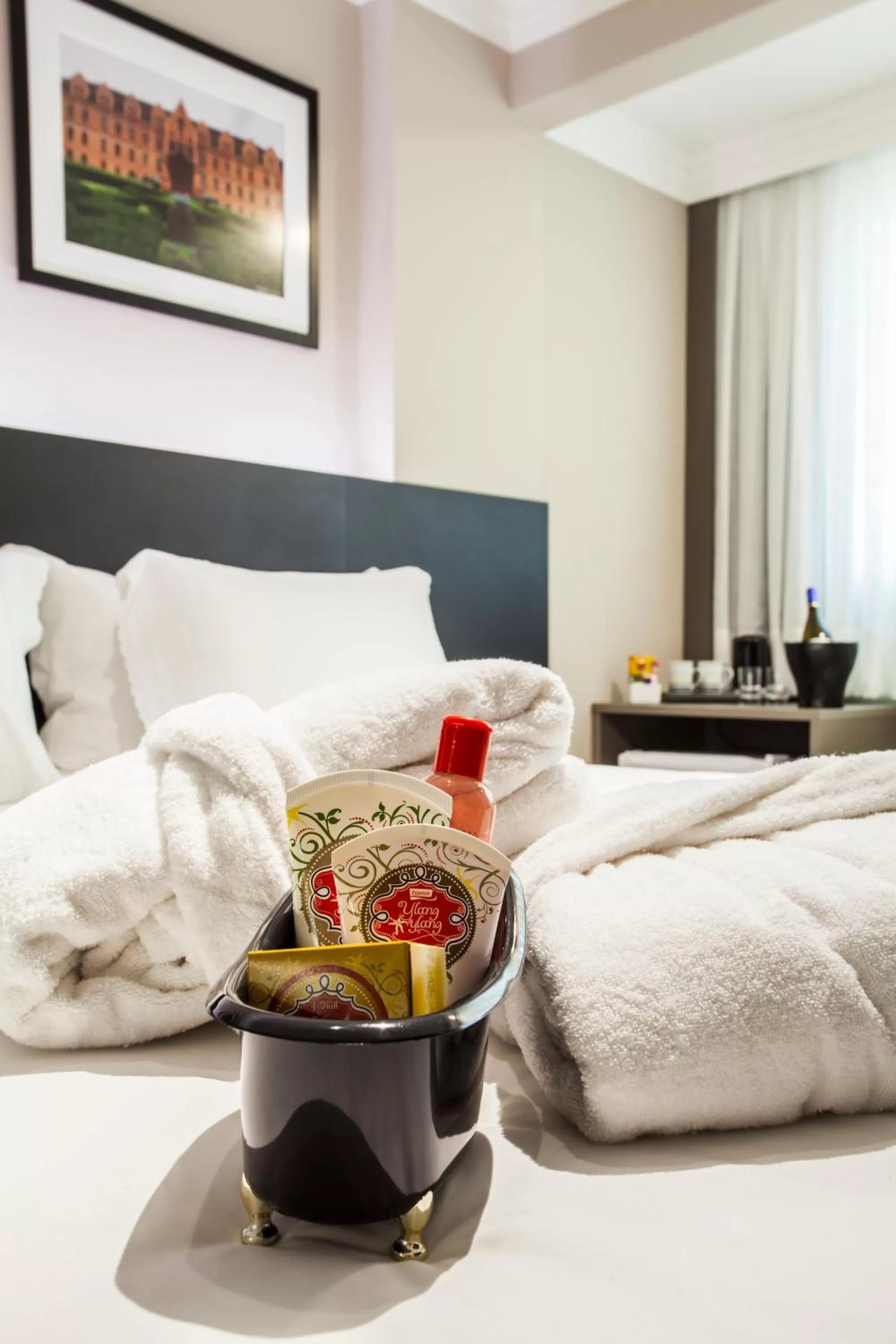 Decorative detail, Bed in Santa Inn Hotel