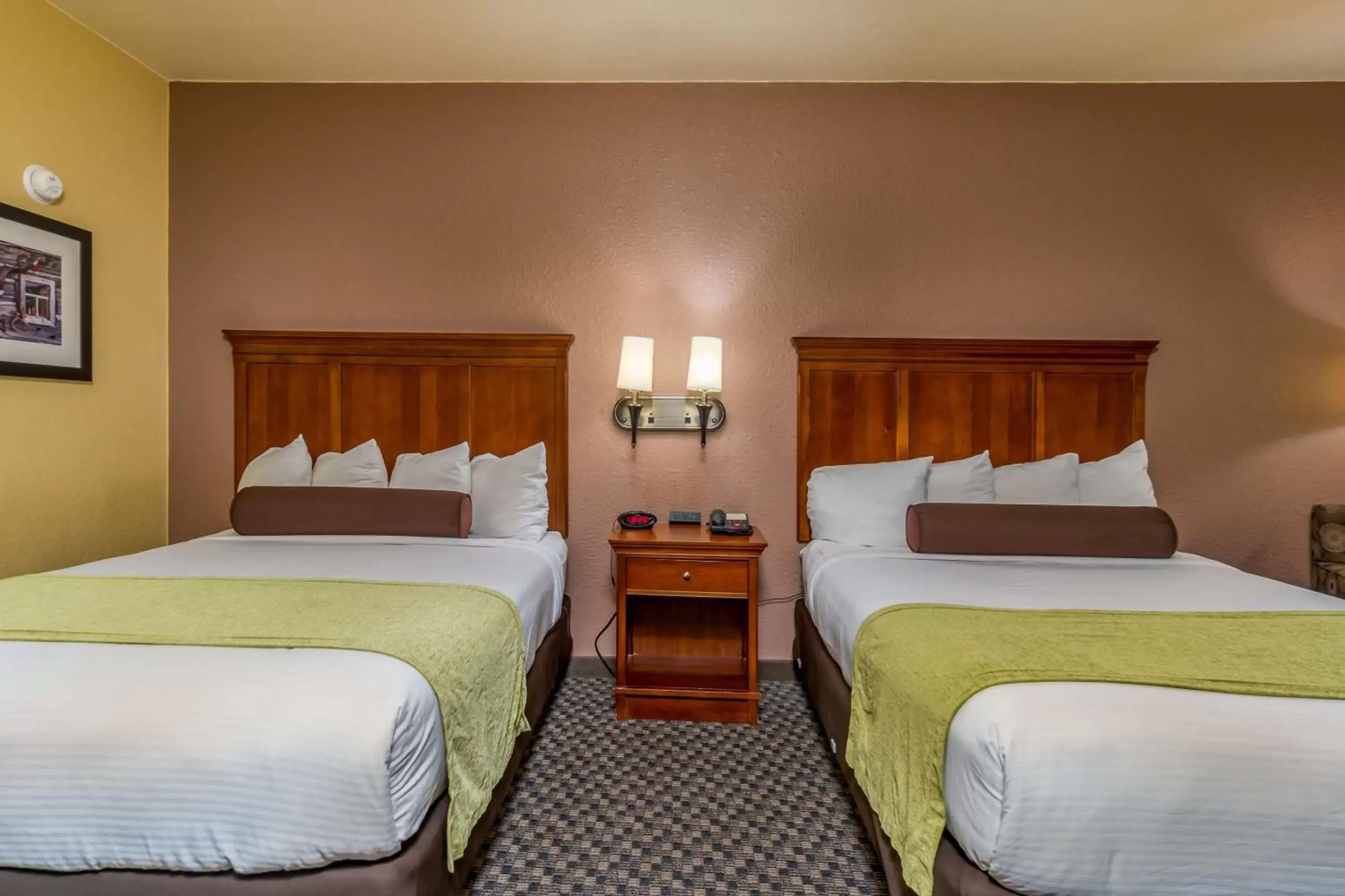 Photo of the whole room, Bed in Best Western Plus Shamrock Inn & Suites