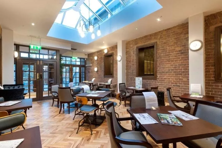 Restaurant/Places to Eat in The Golden Hope Wetherspoon