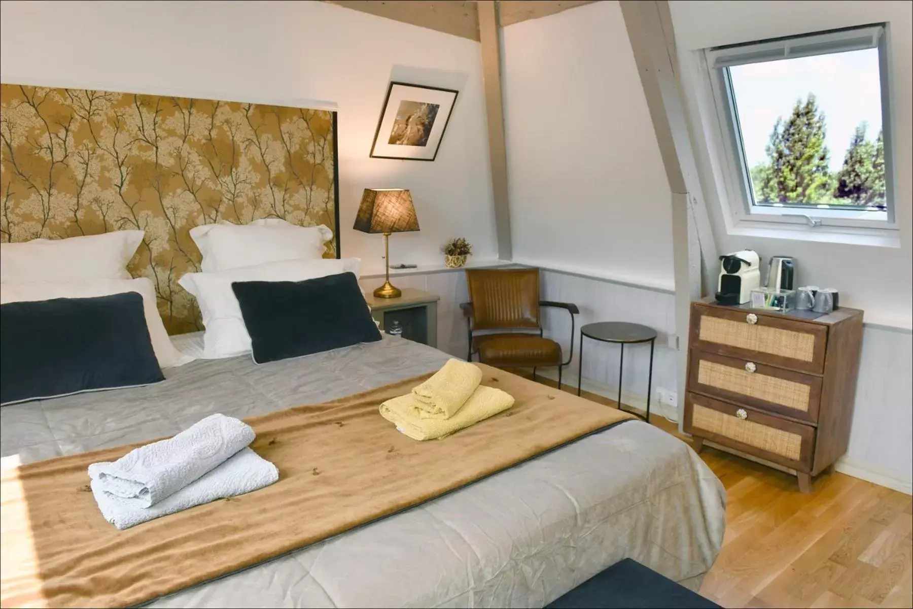 Bedroom, Bed in Honfleur, Entre Terre & Estuaire