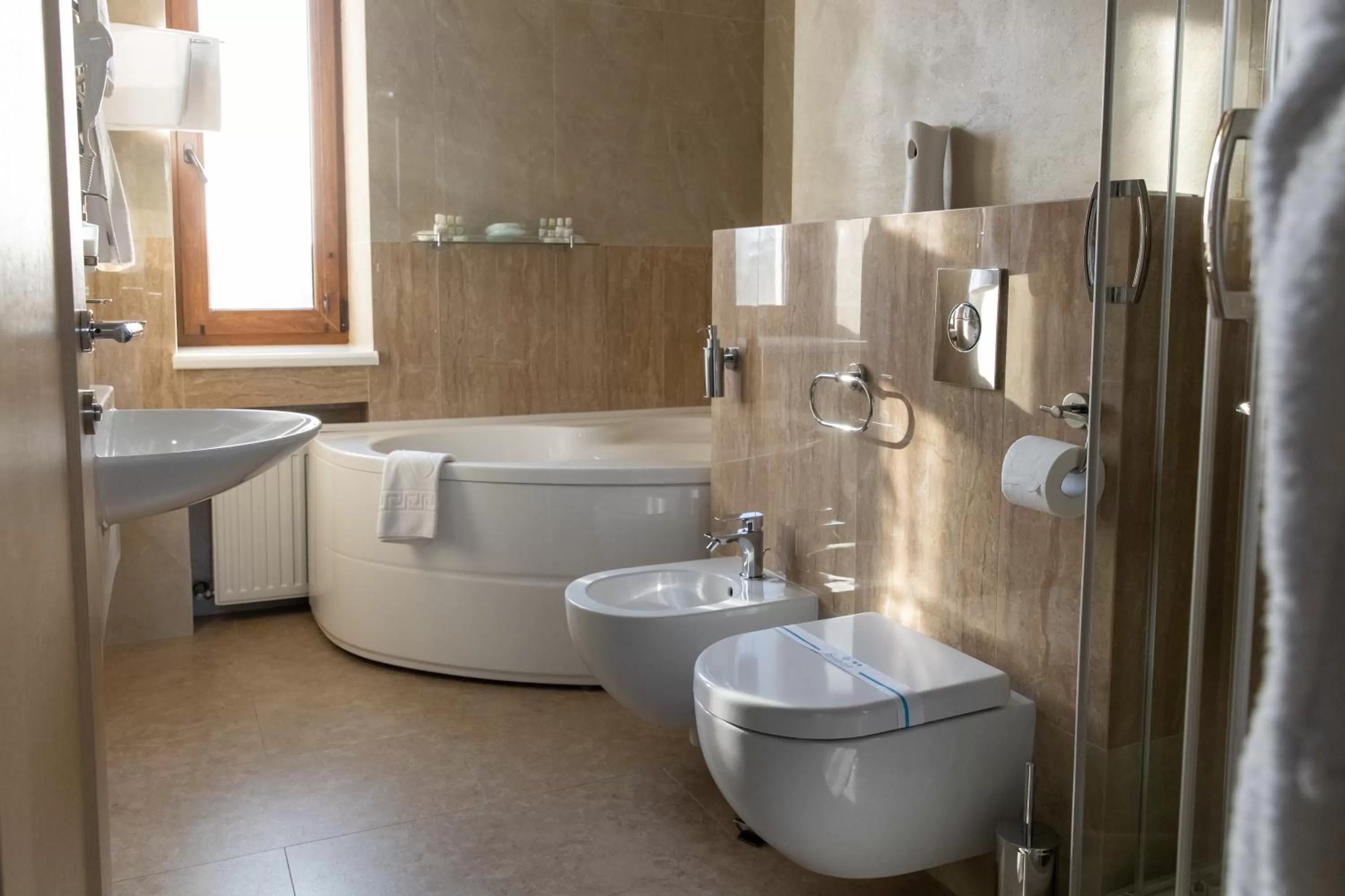 Shower in Hotel "Mandarin Clubhouse"