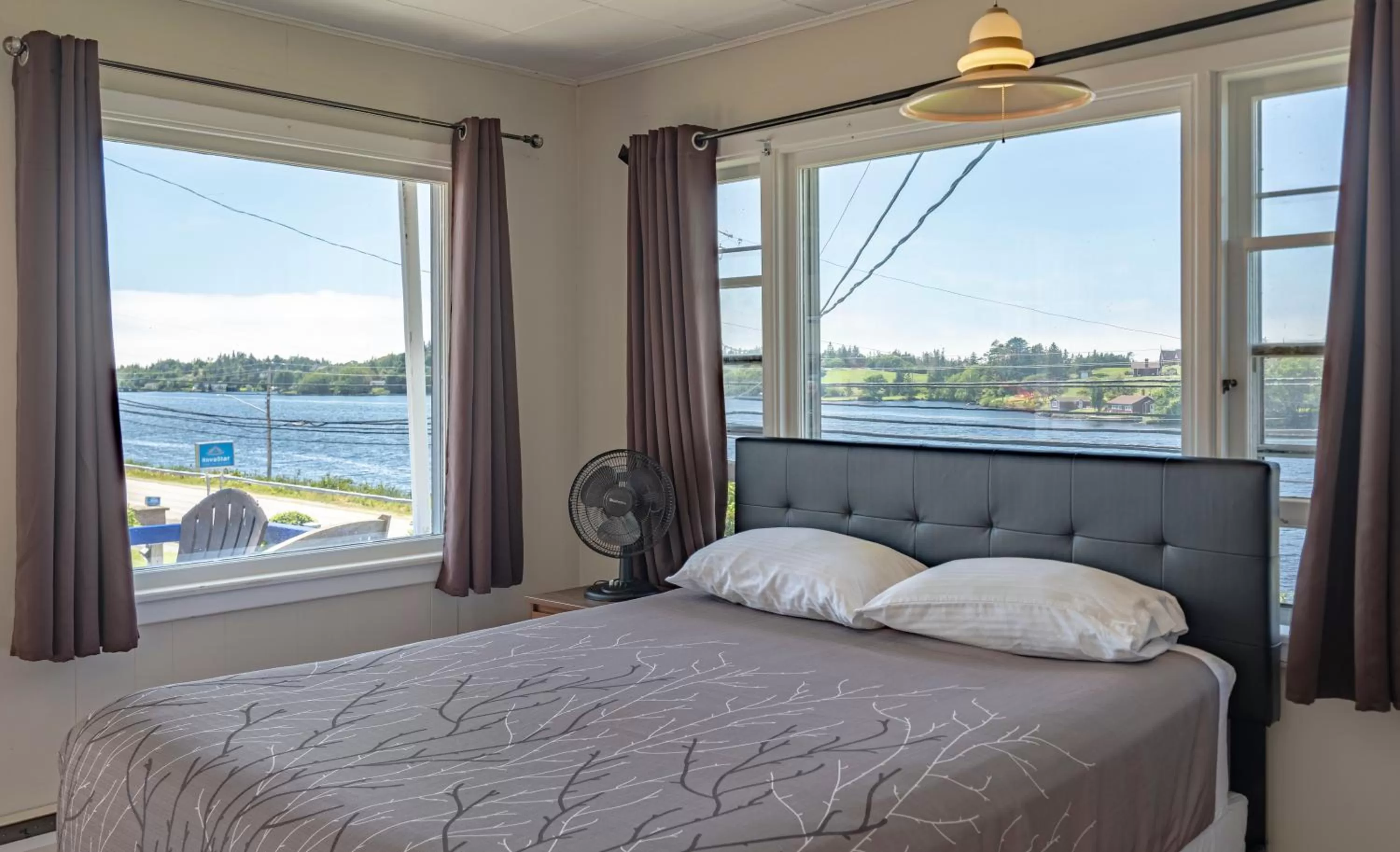 Photo of the whole room, Bed in Novastar Motel On The Lake