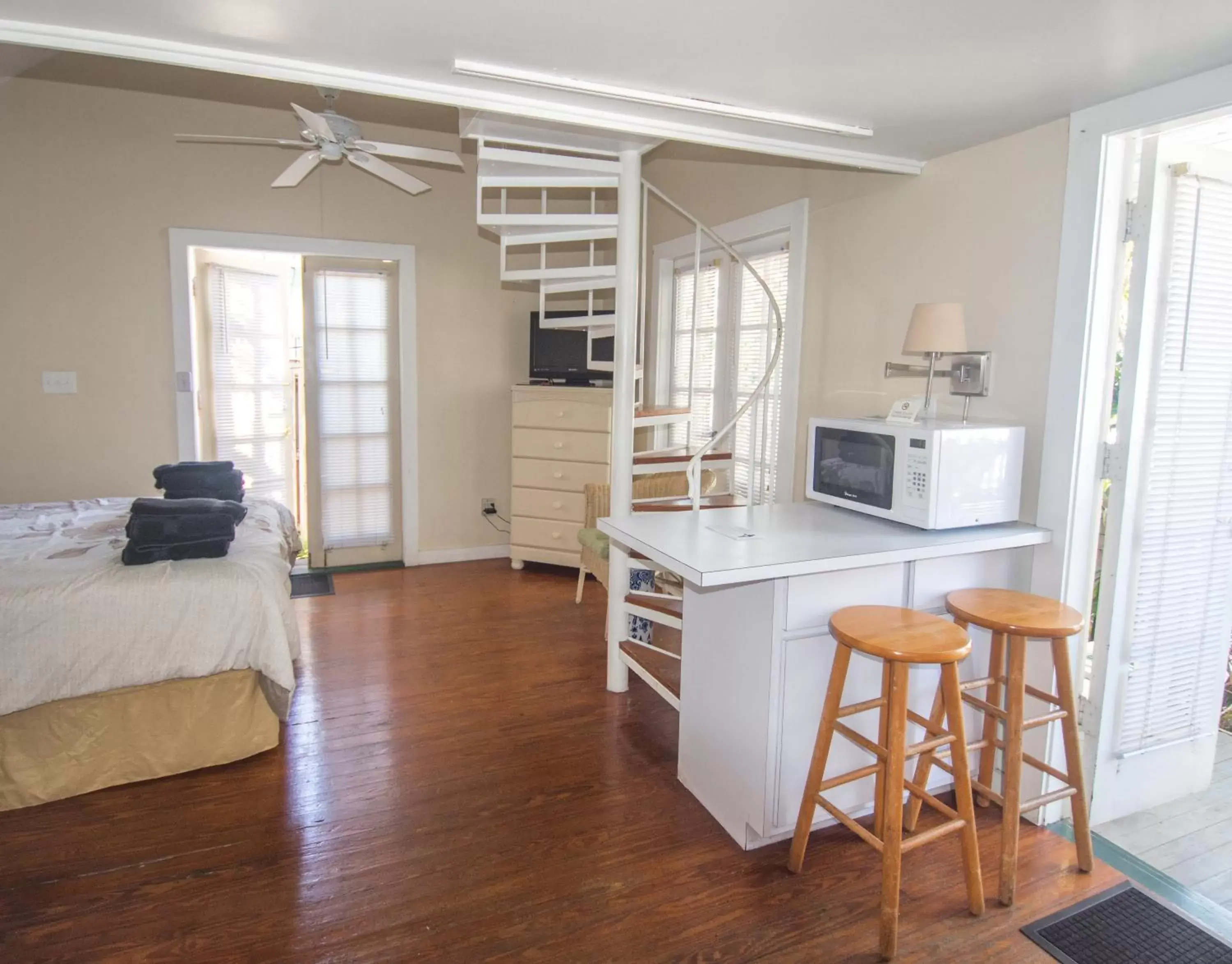 Bedroom, Kitchen/Kitchenette in Duval House