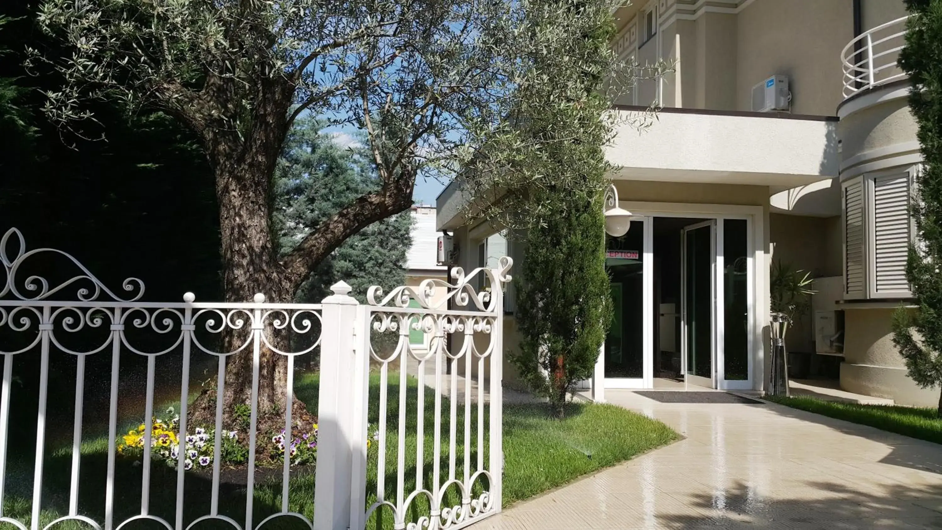 Facade/entrance in Hotel Sokrat