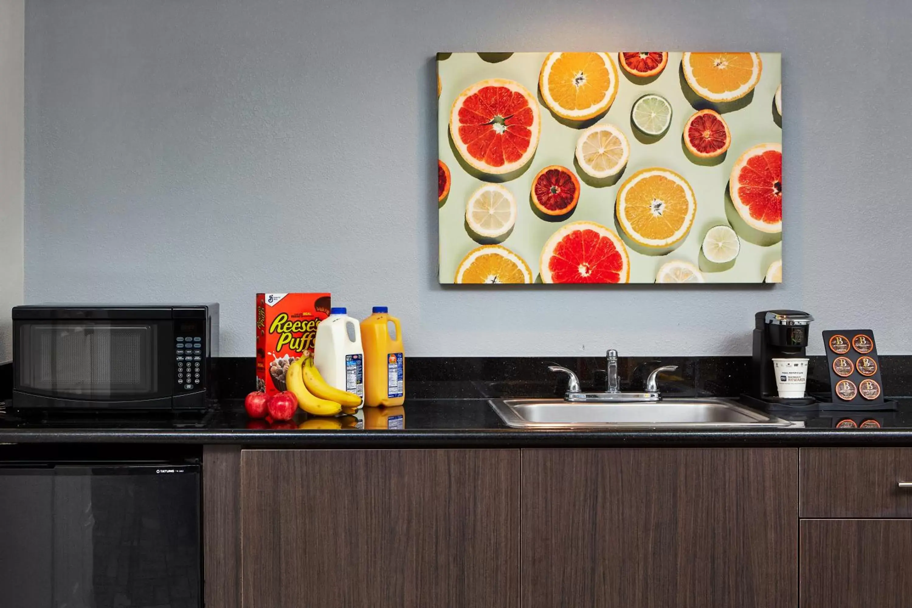 Kitchen or kitchenette, Kitchen/Kitchenette in Best Western Plus Meridian Inn & Suites, Anaheim-Orange