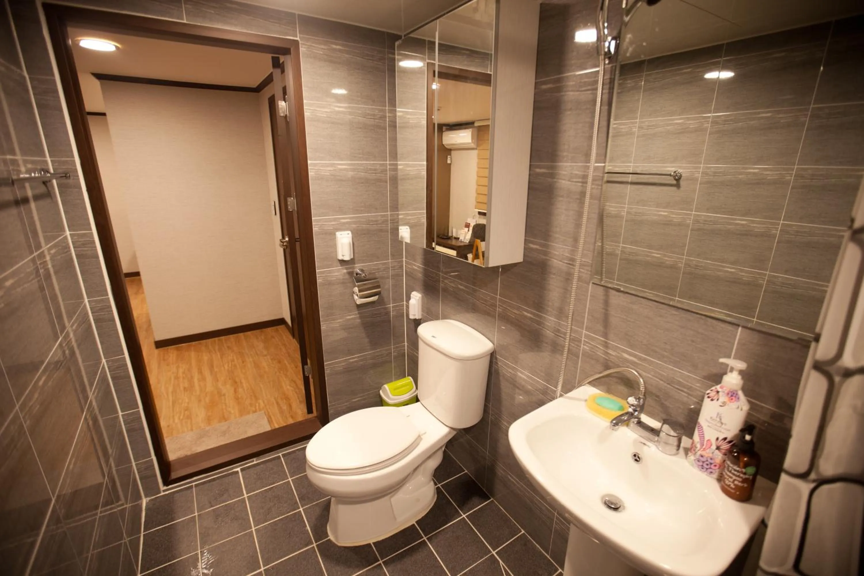 Shower in Forêt Guest House Gangnam