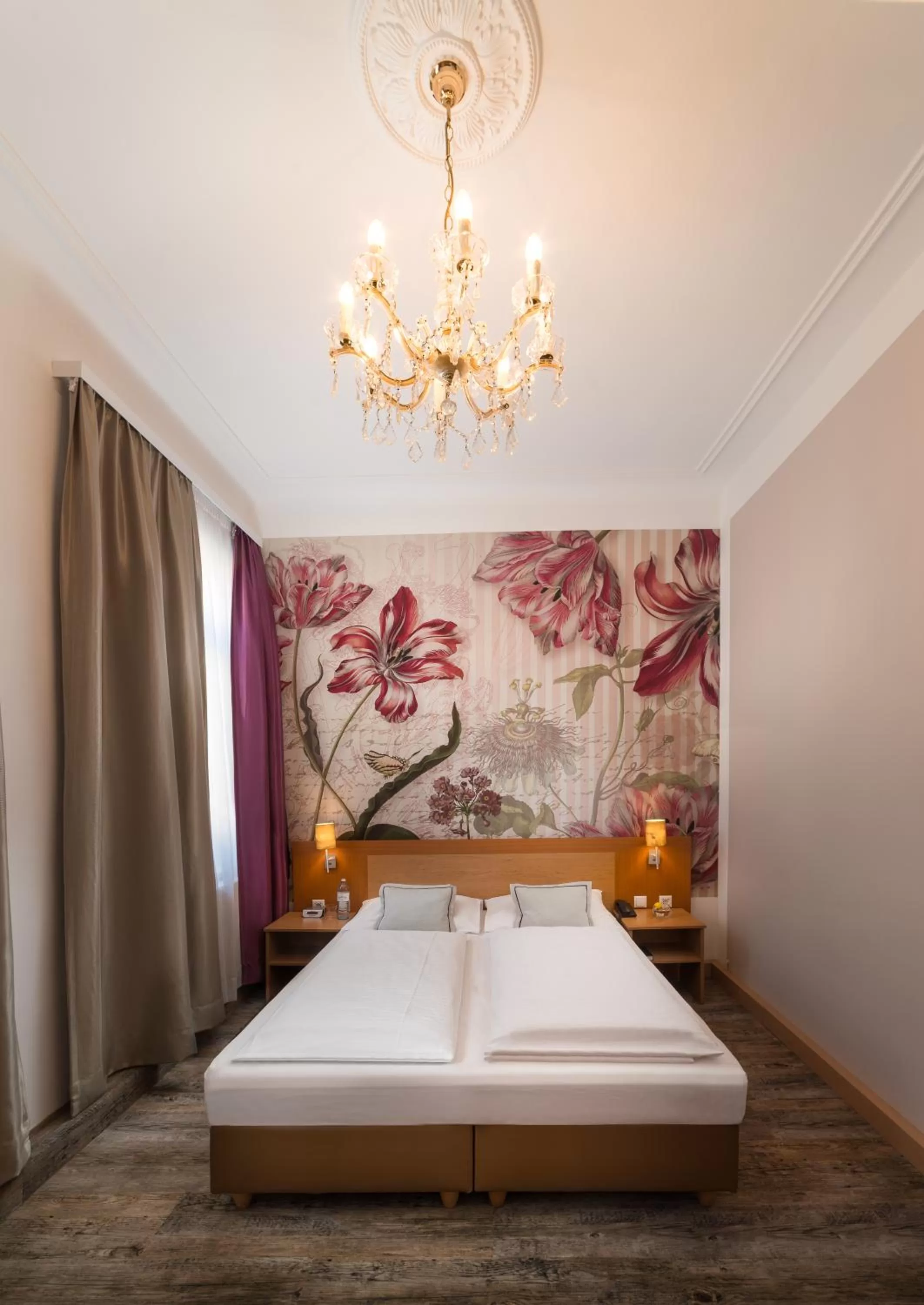 Bed in BoutiqueHOTEL Donauwalzer