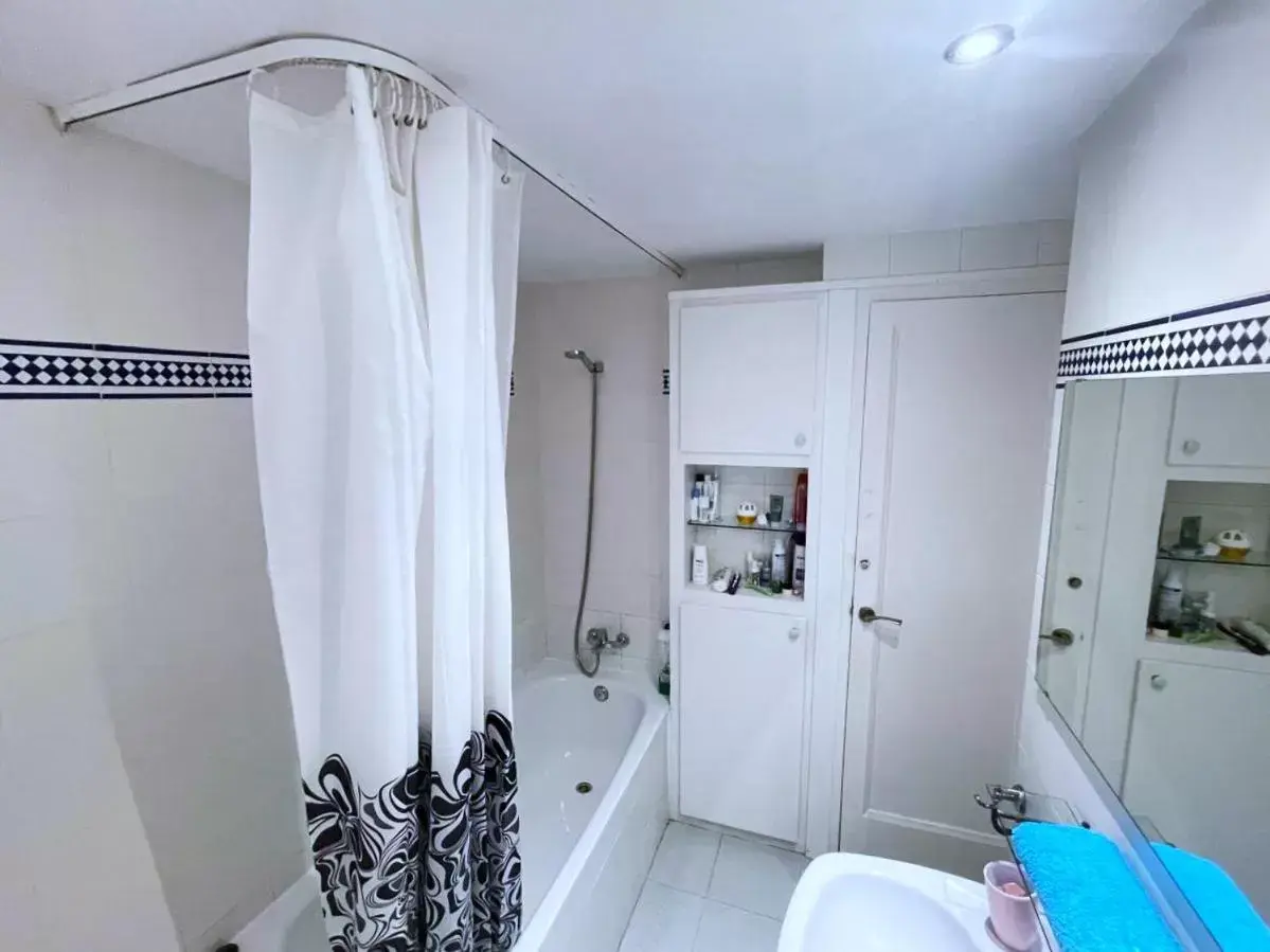 Bathroom in Villarroel habitaciones
