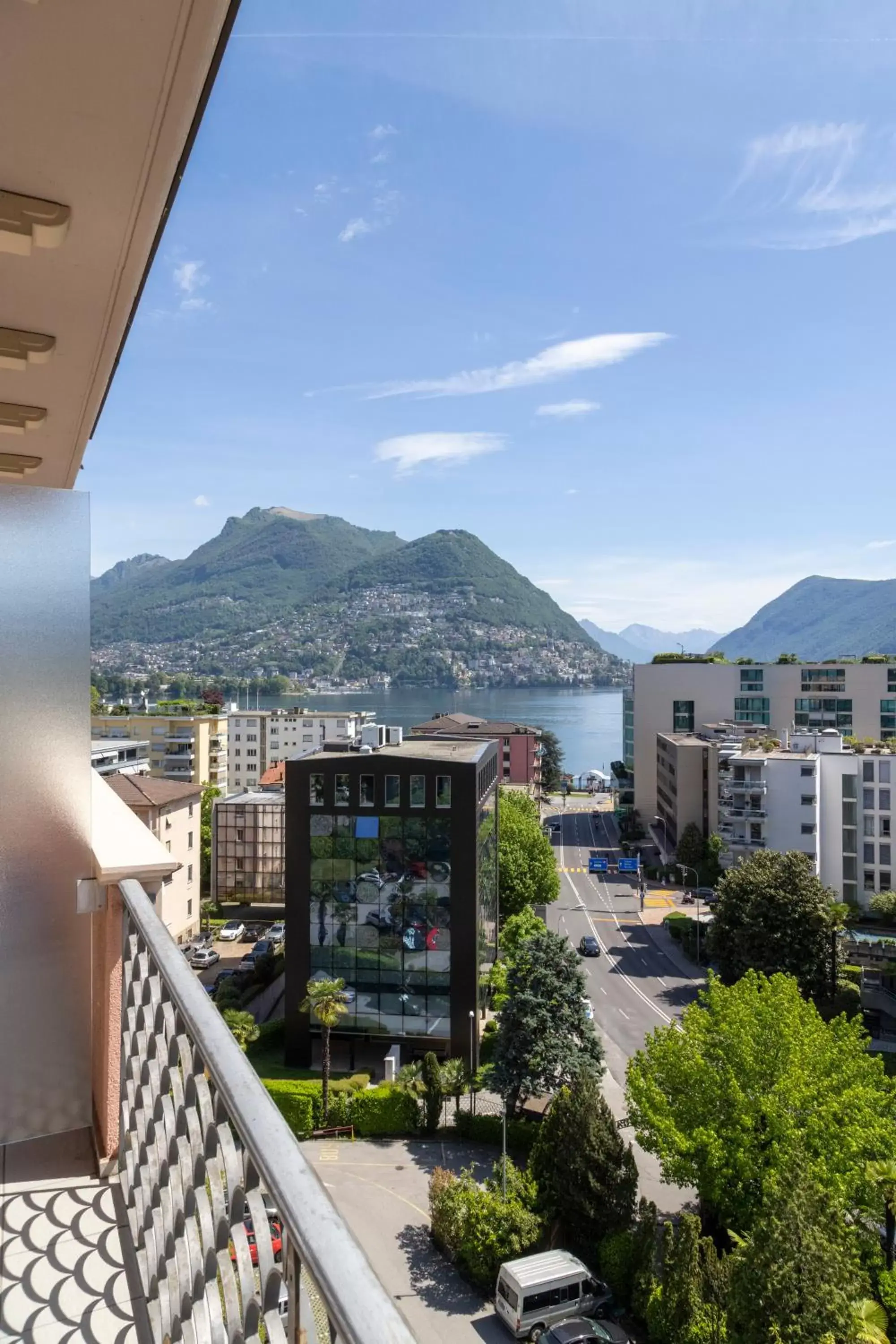 Double or Twin Room with Balcony and Lake View in Hotel De La Paix Double or Twin Room with Balcony and Lake View in Hotel De La Paix
