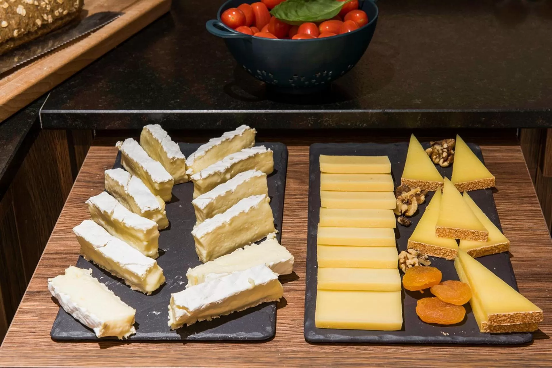 Food and drinks in Hôtel Mercure Paris Suresnes Longchamp