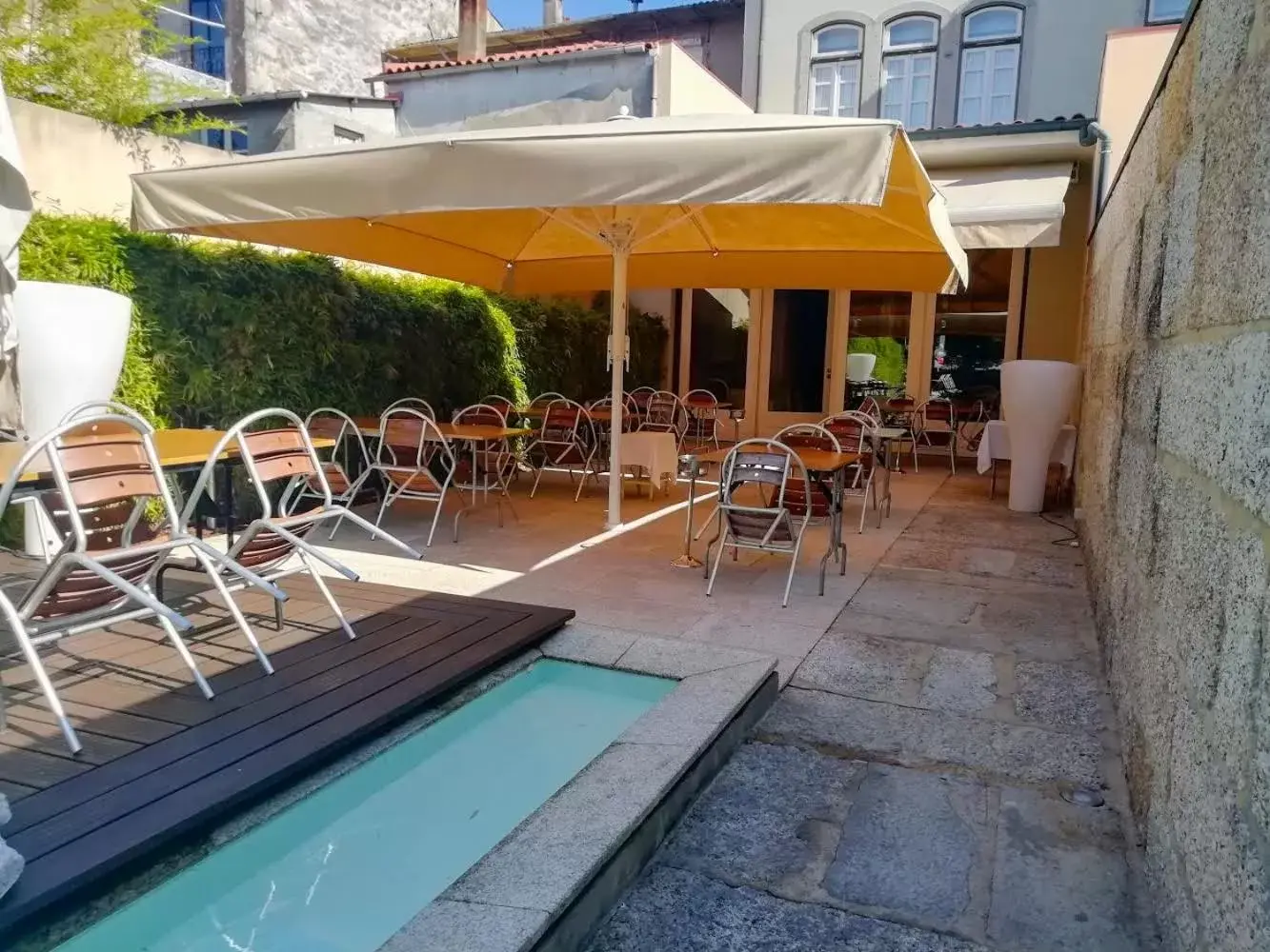 Restaurant/places to eat, Swimming Pool in Hotel Bracara Augusta