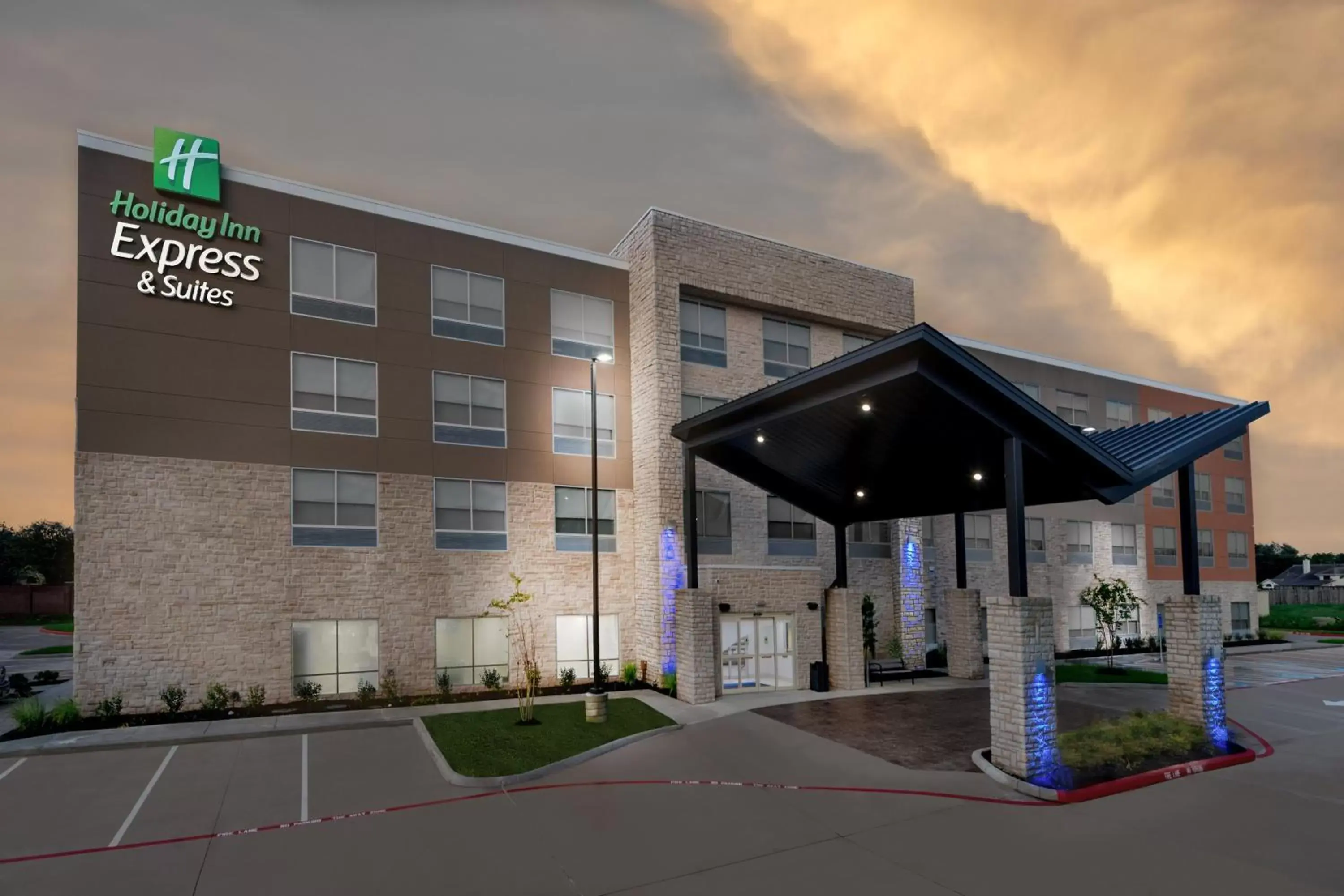 Property Building in Holiday Inn Express & Suites- Sugar Land SE - Missouri City, an IHG Hotel