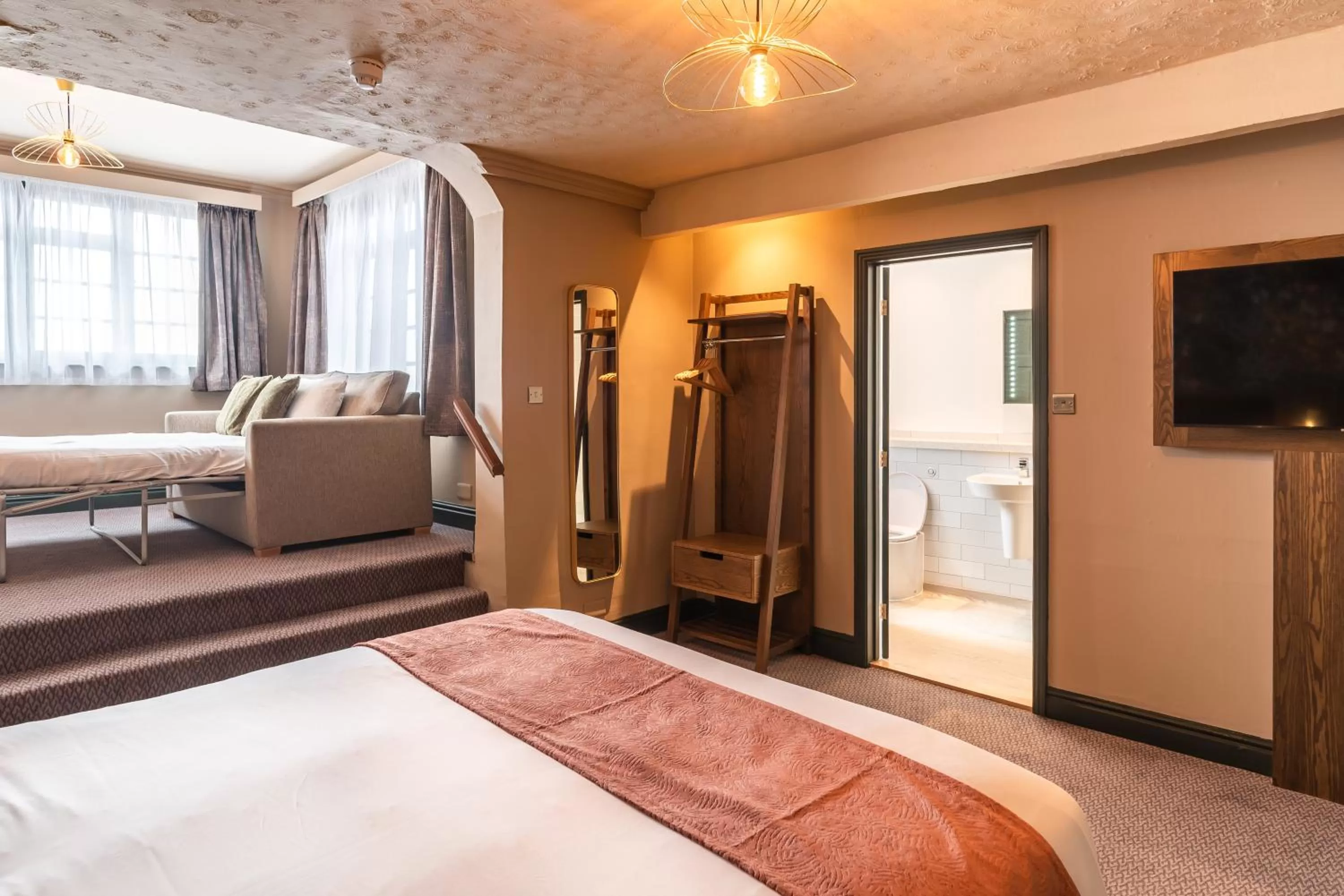 Bed, TV/Entertainment Center in The Bell by Innkeeper's Collection