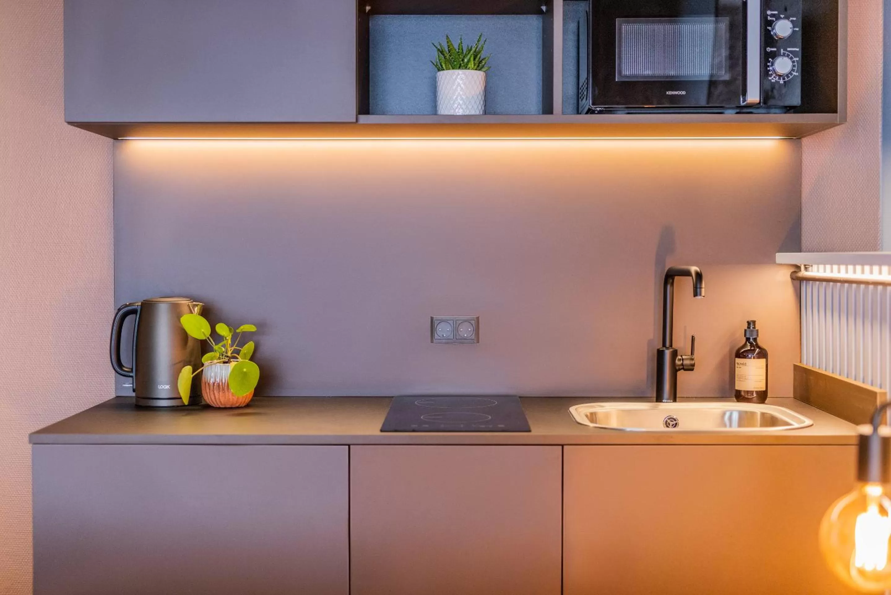 Kitchen or kitchenette in Pier 5 Hotel