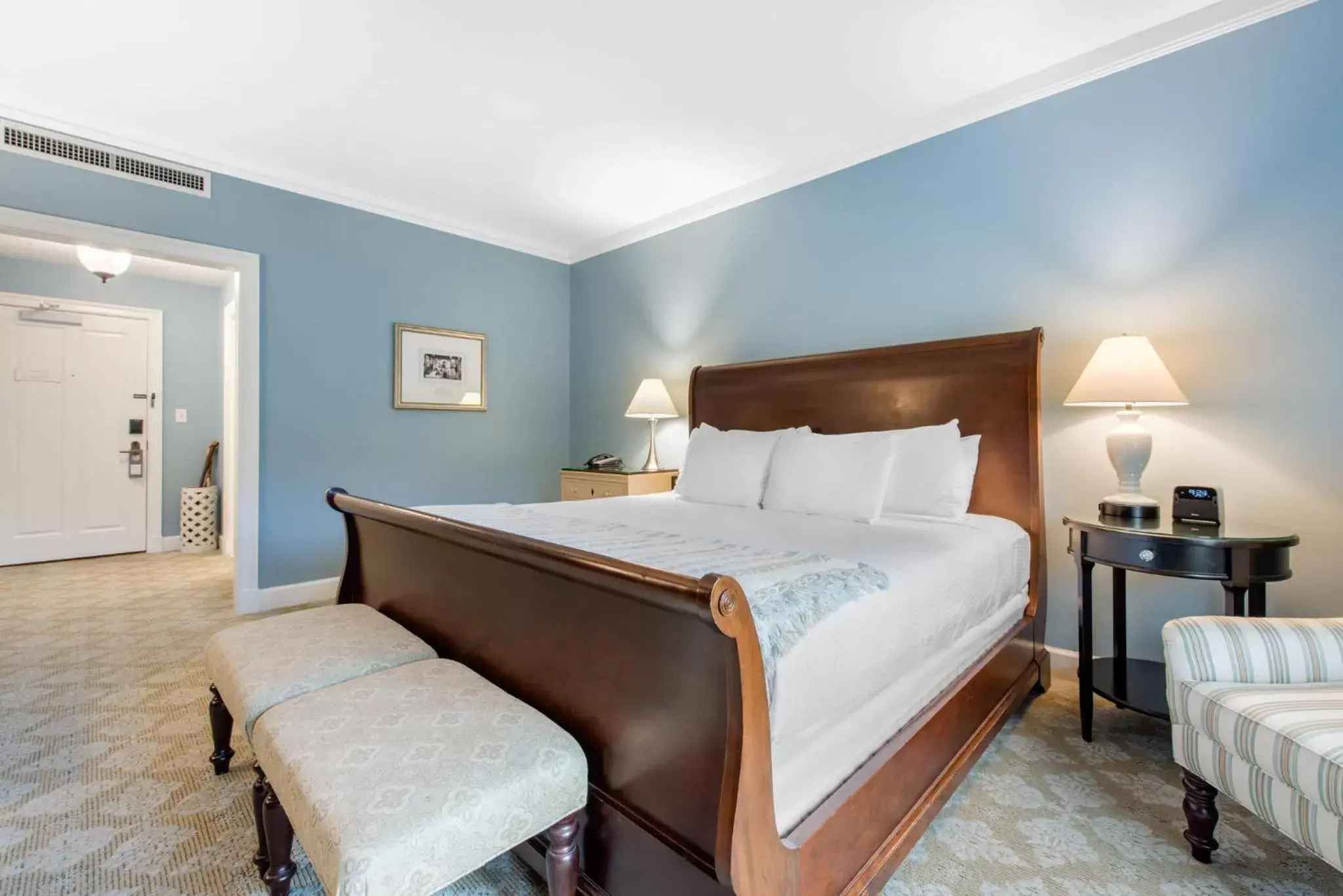 Photo of the whole room, Bed in Omni Bedford Springs Resort