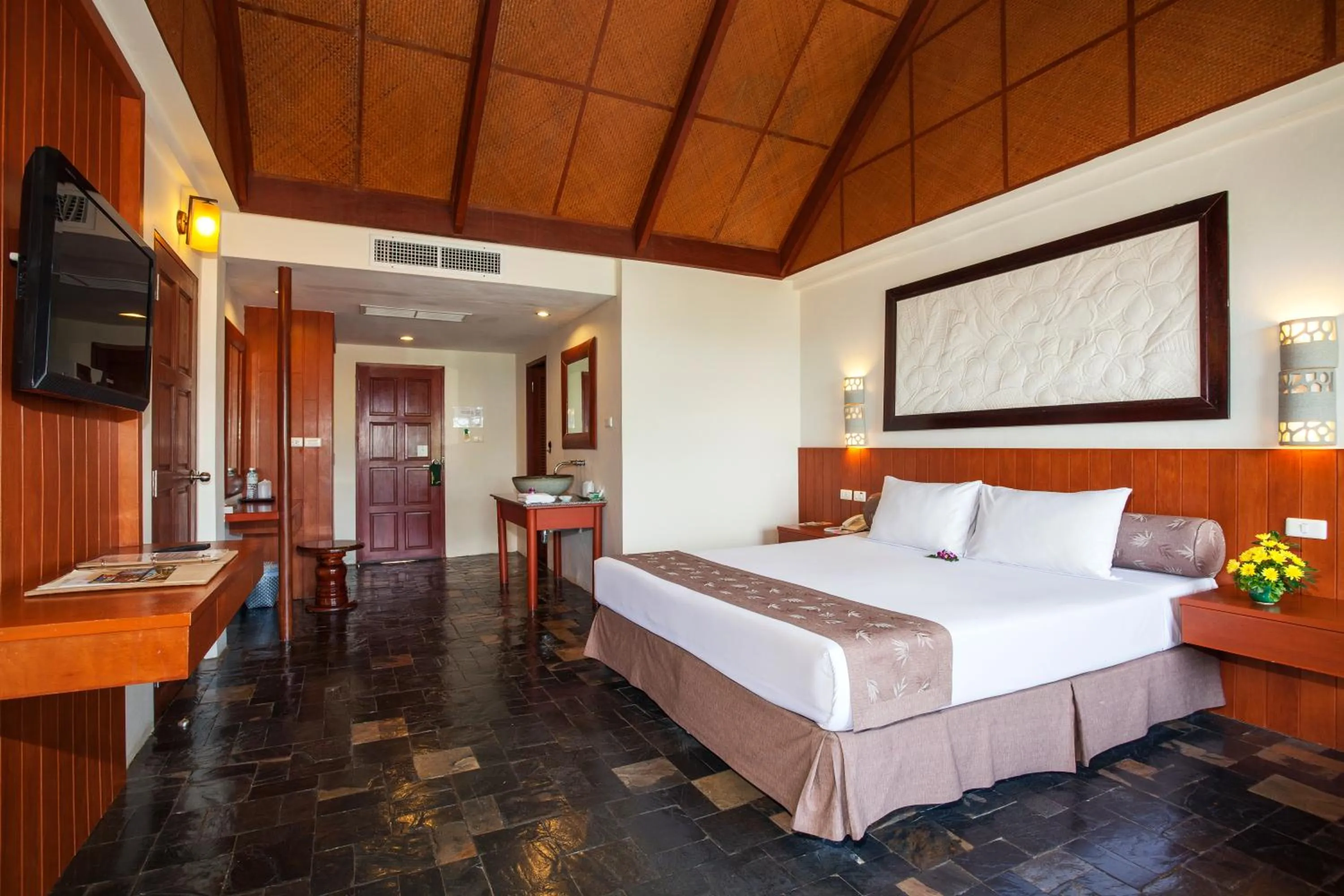 Photo of the whole room, Bed in Karona Resort & Spa - SHA Extra Plus