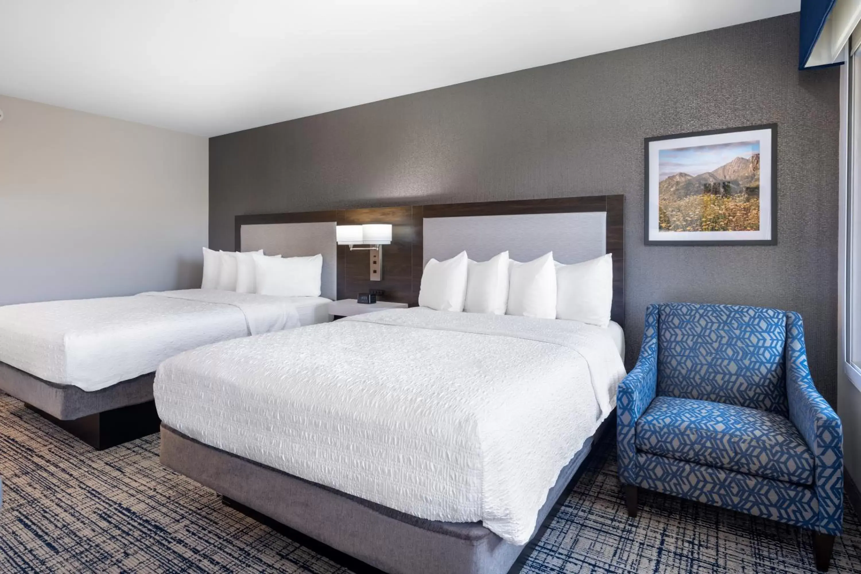 Bed in Hampton Inn & Suites Agoura Hills