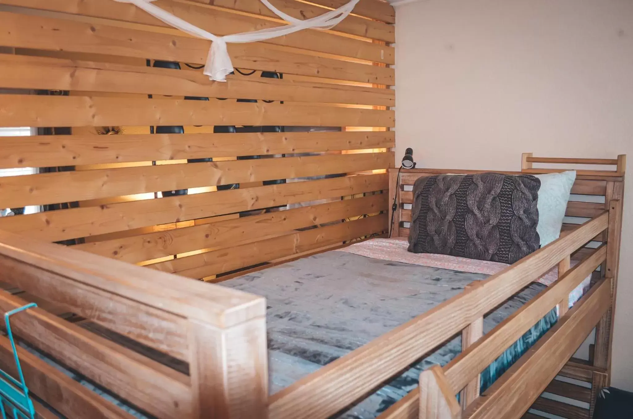 bunk bed in Hollywood Light Haven Lodge