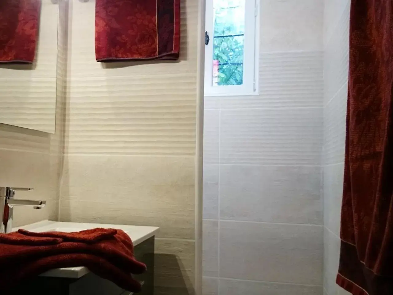 Shower, Bathroom in Le Clos Chez Michel