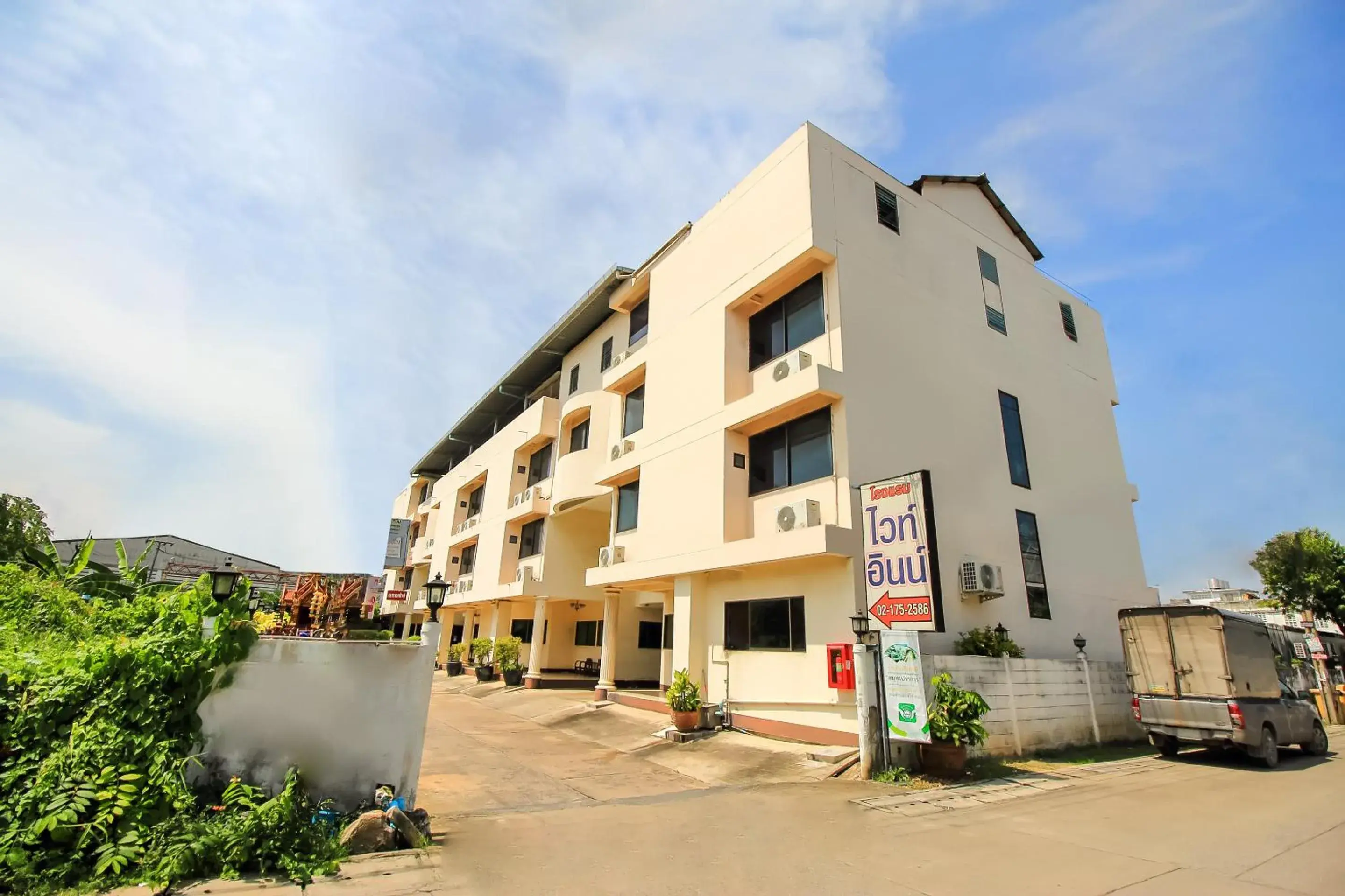 OYO 383 White inn hotel OYO 383 White inn hotel