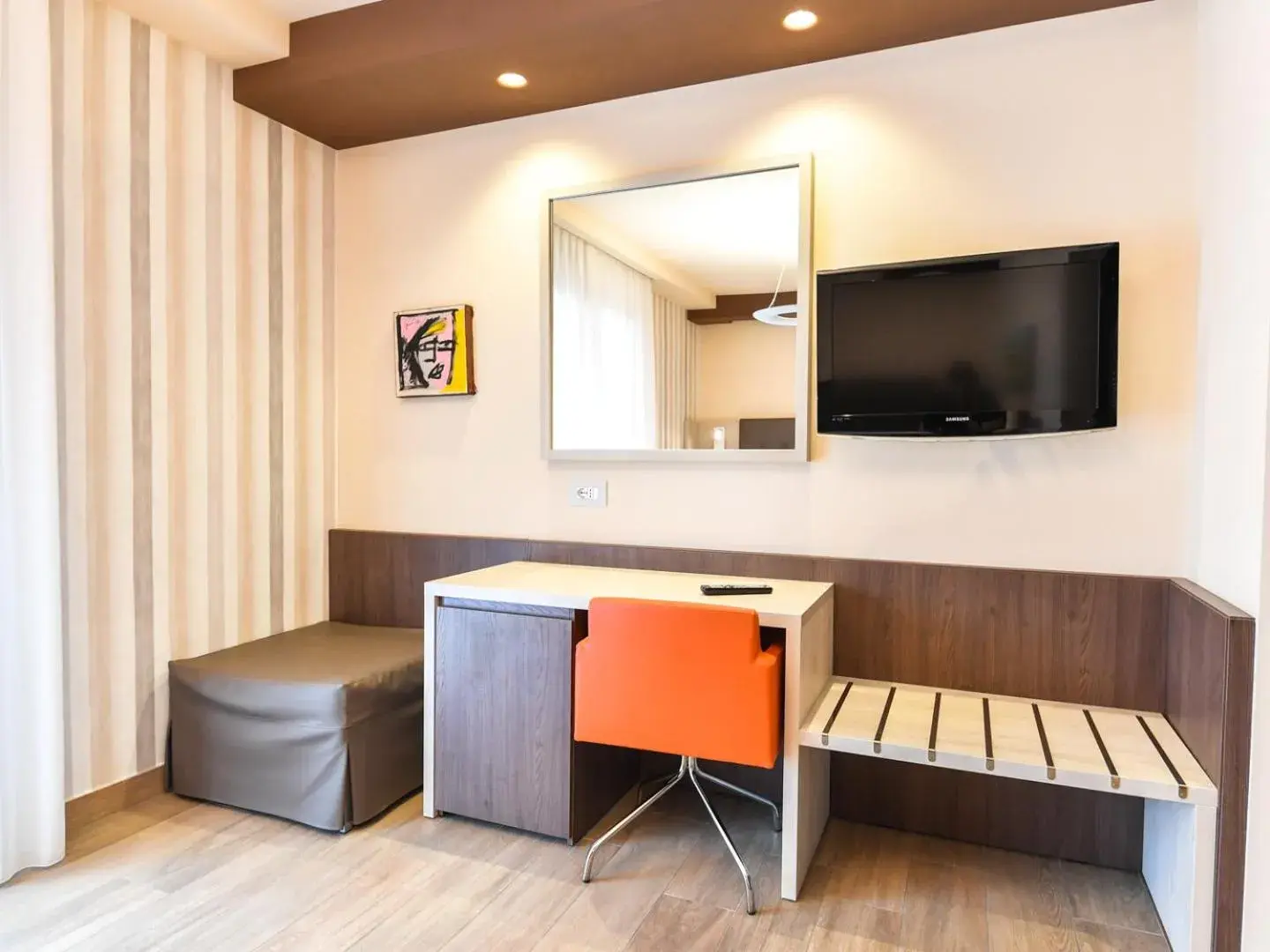 TV and multimedia, TV/Entertainment Center in Bhotel