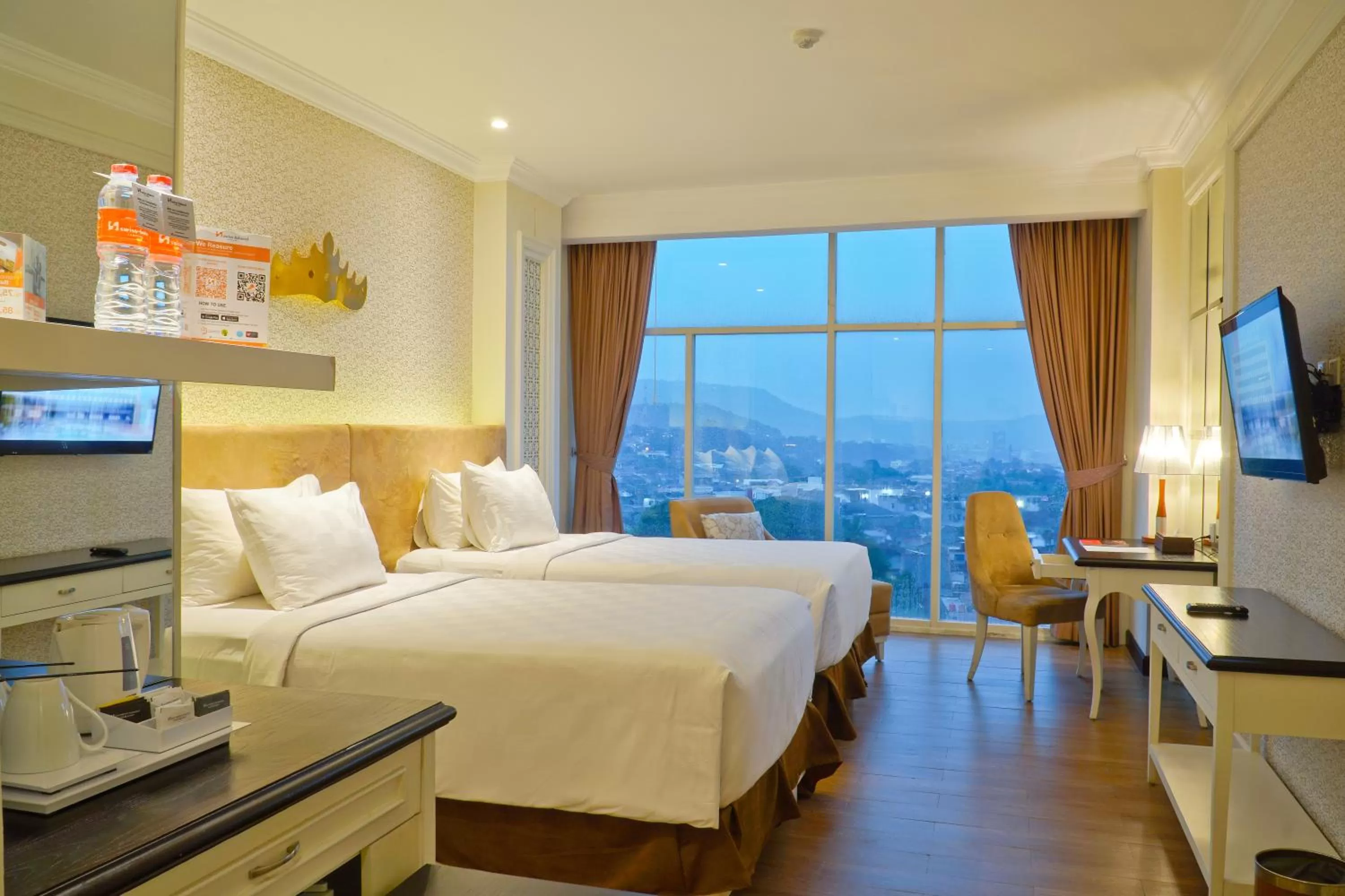 Bedroom, Bed in Swiss-Belhotel Lampung
