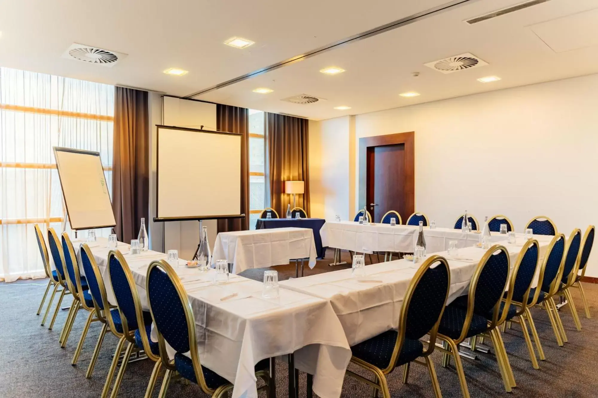 Meeting/conference room in Axis Porto Business & Spa Hotel