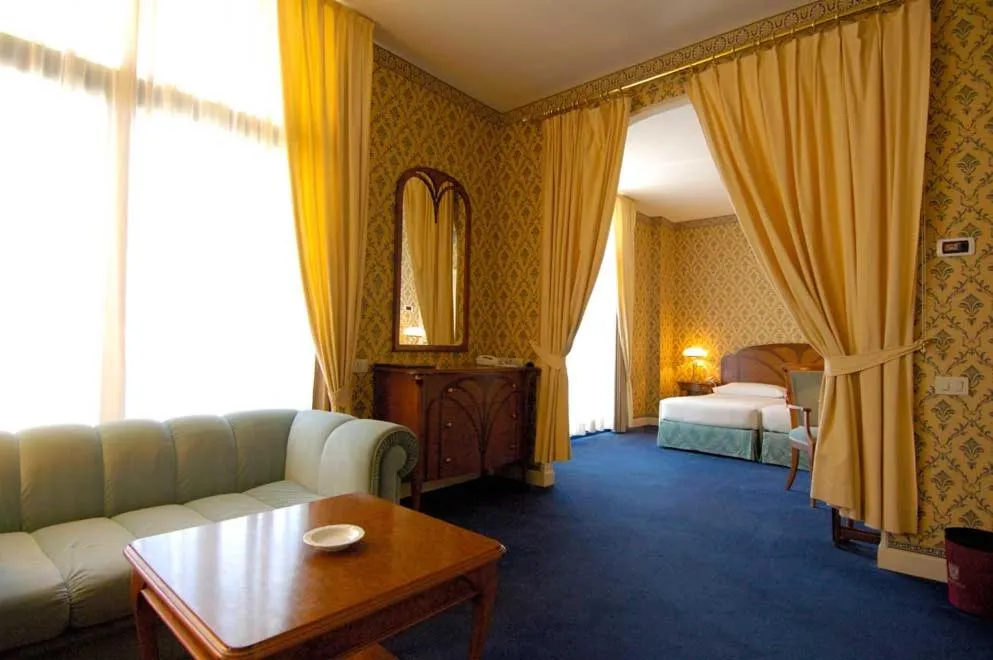 Photo of the whole room, Bed in Grand Hotel Astoria