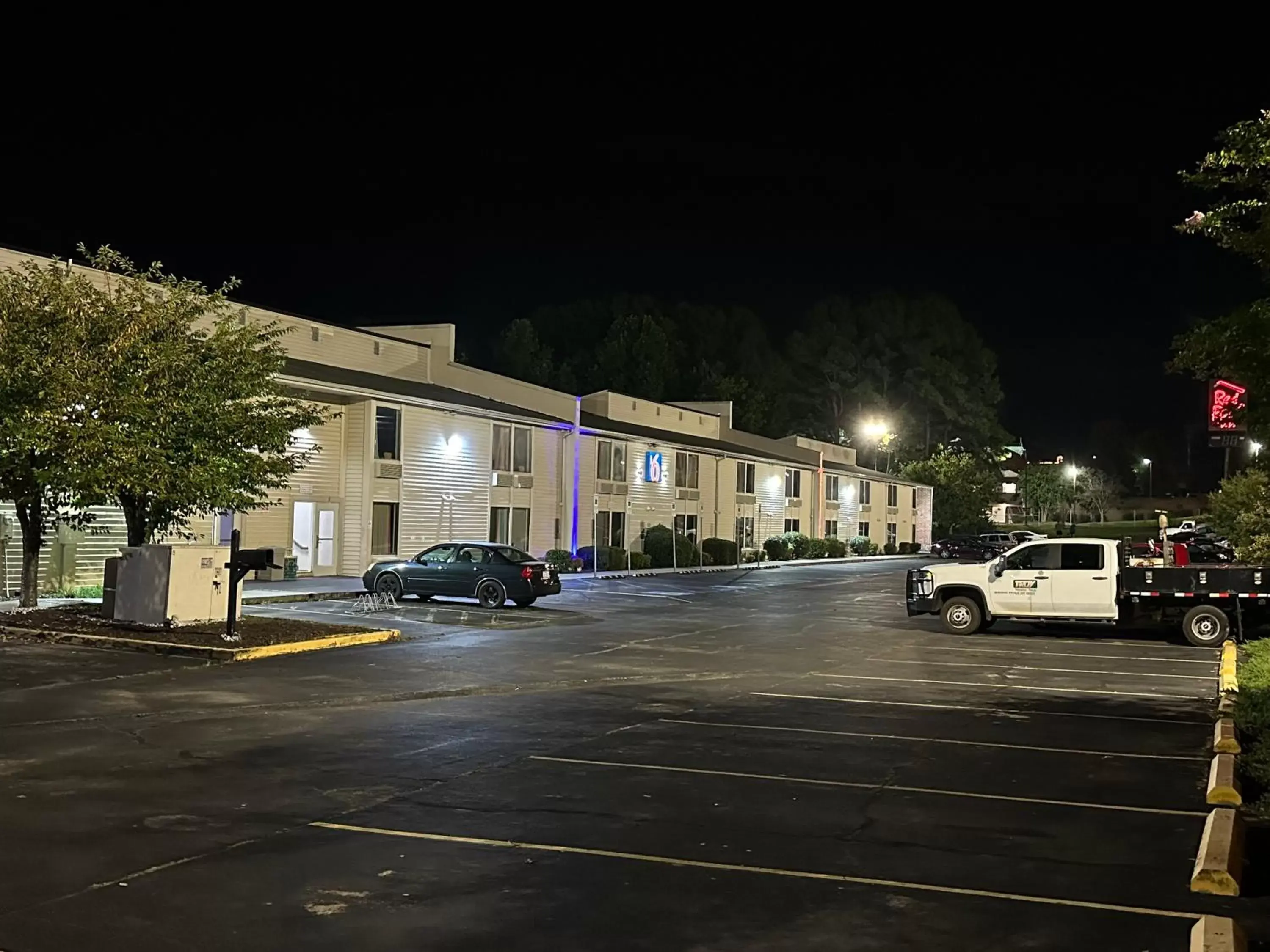 Property building in Motel 6-Greensboro, NC - Airport Property building in Motel 6-Greensboro, NC - Airport