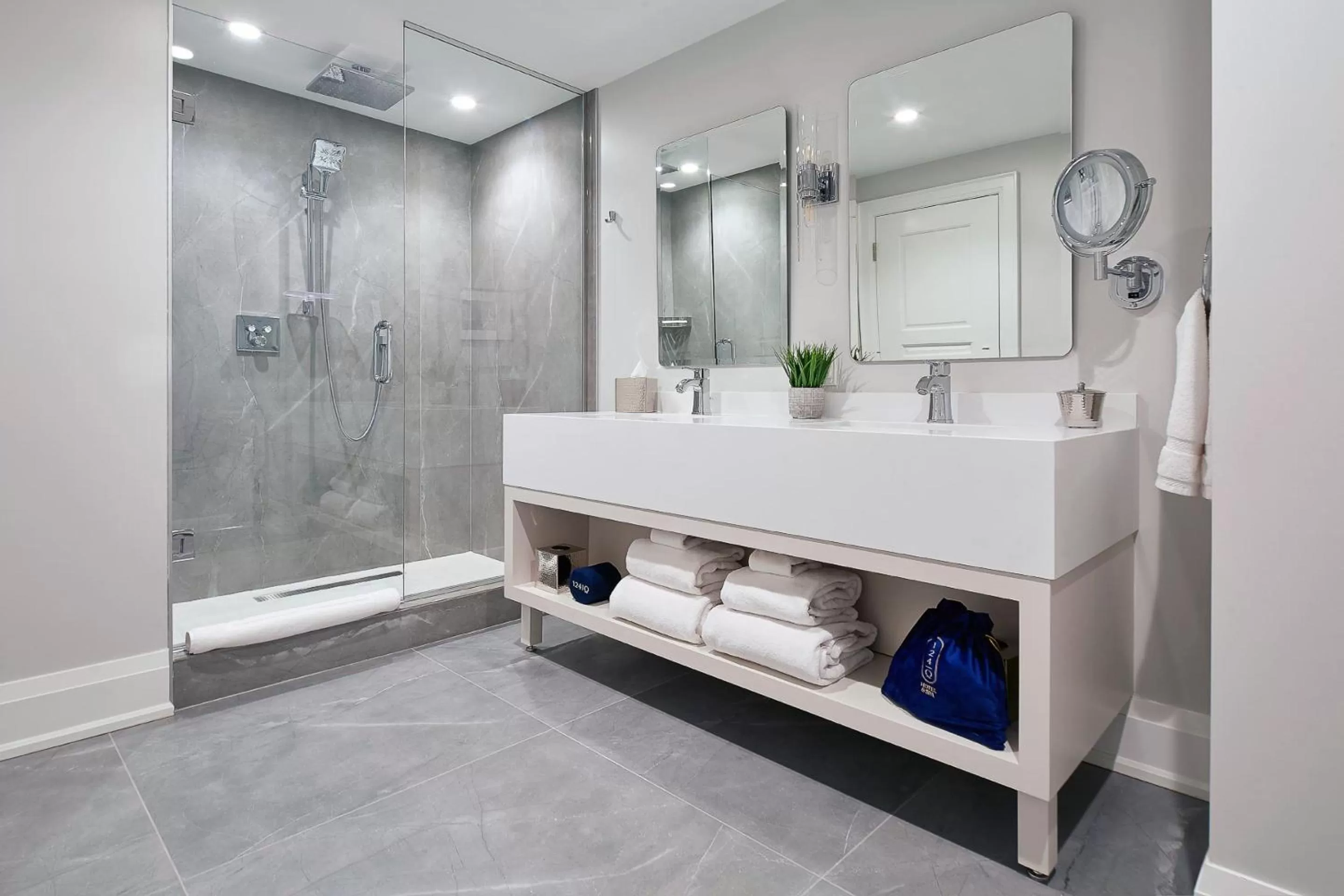 Bathroom in 124 on Queen Hotel & Spa