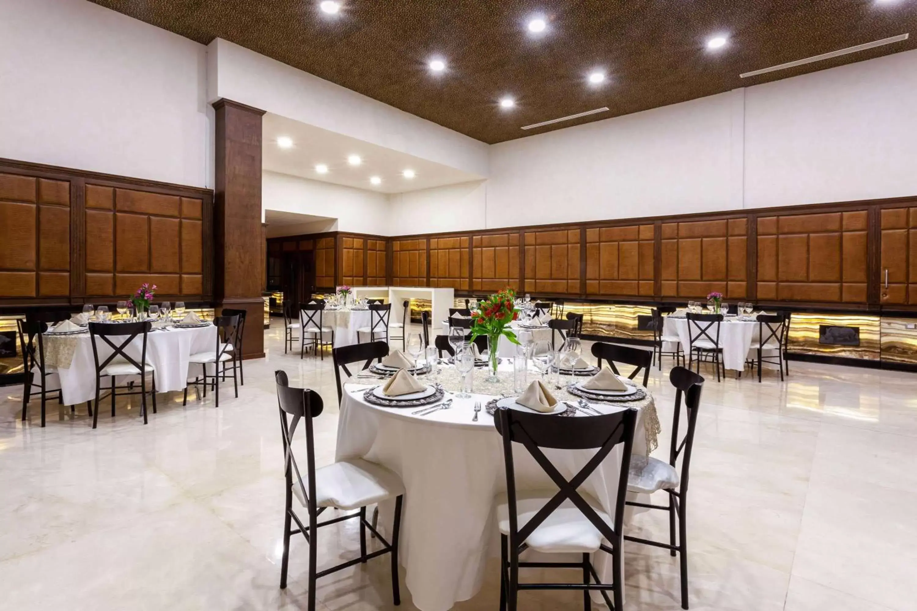 Banquet/Function facilities, Restaurant/Places to Eat in Wyndham Torreon