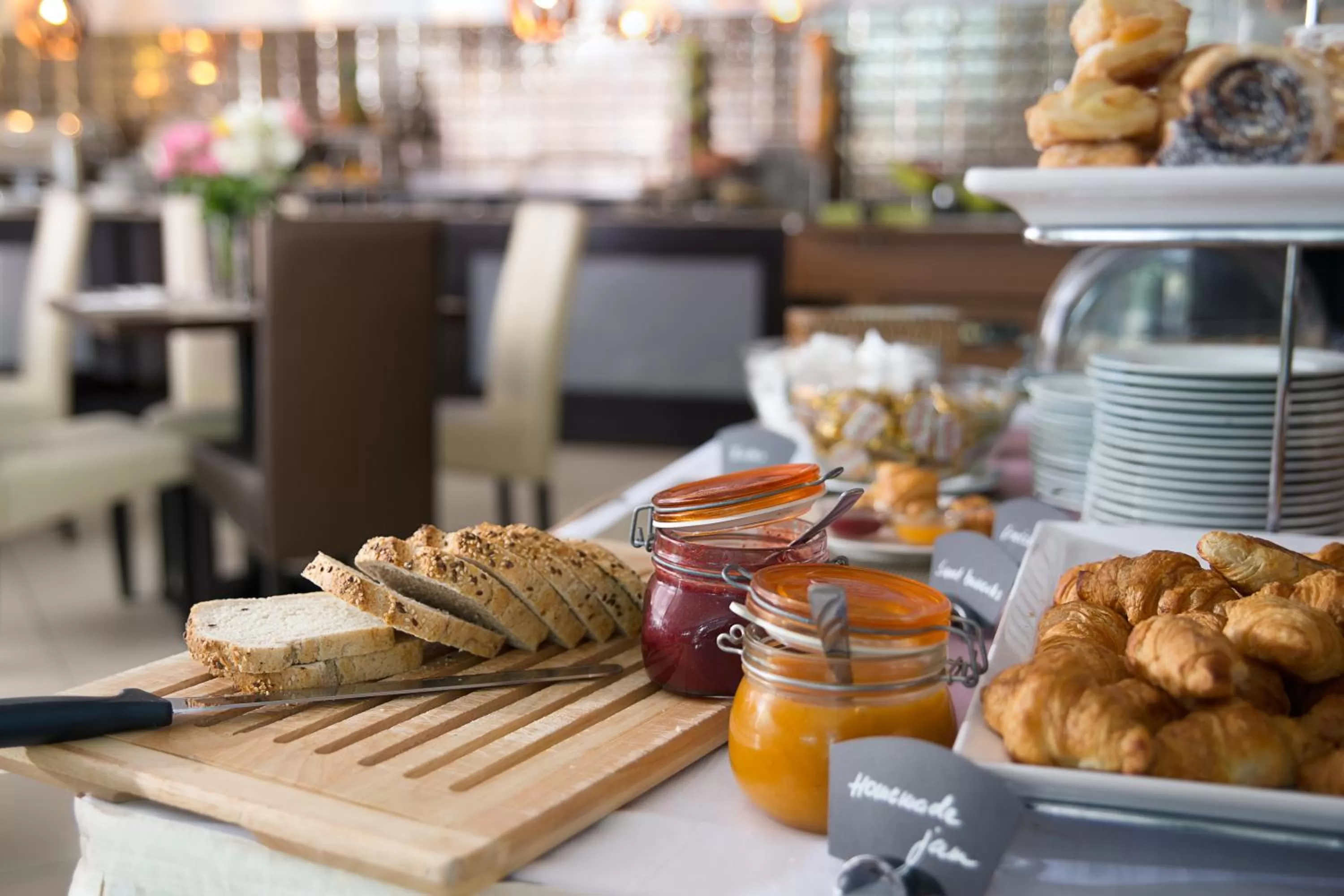 Restaurant/places to eat in Rubin Wellness & Conference Hotel