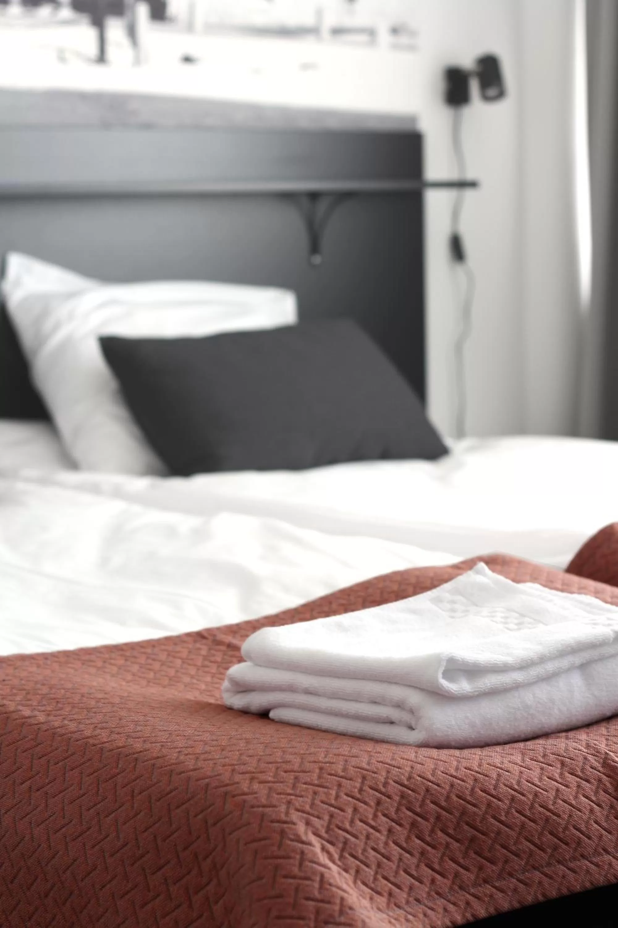 Kitchen or kitchenette, Bed in Forenom Aparthotel Raahe