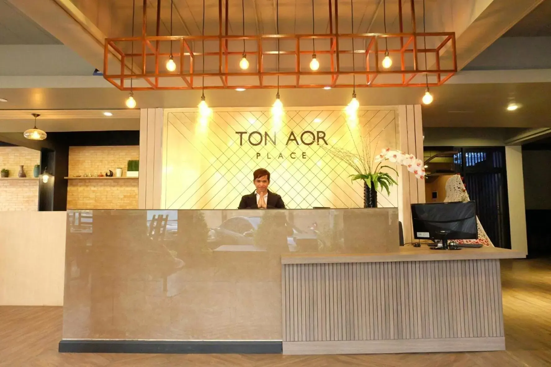 Lobby or reception, Staff in Ton Aor Place Hotel