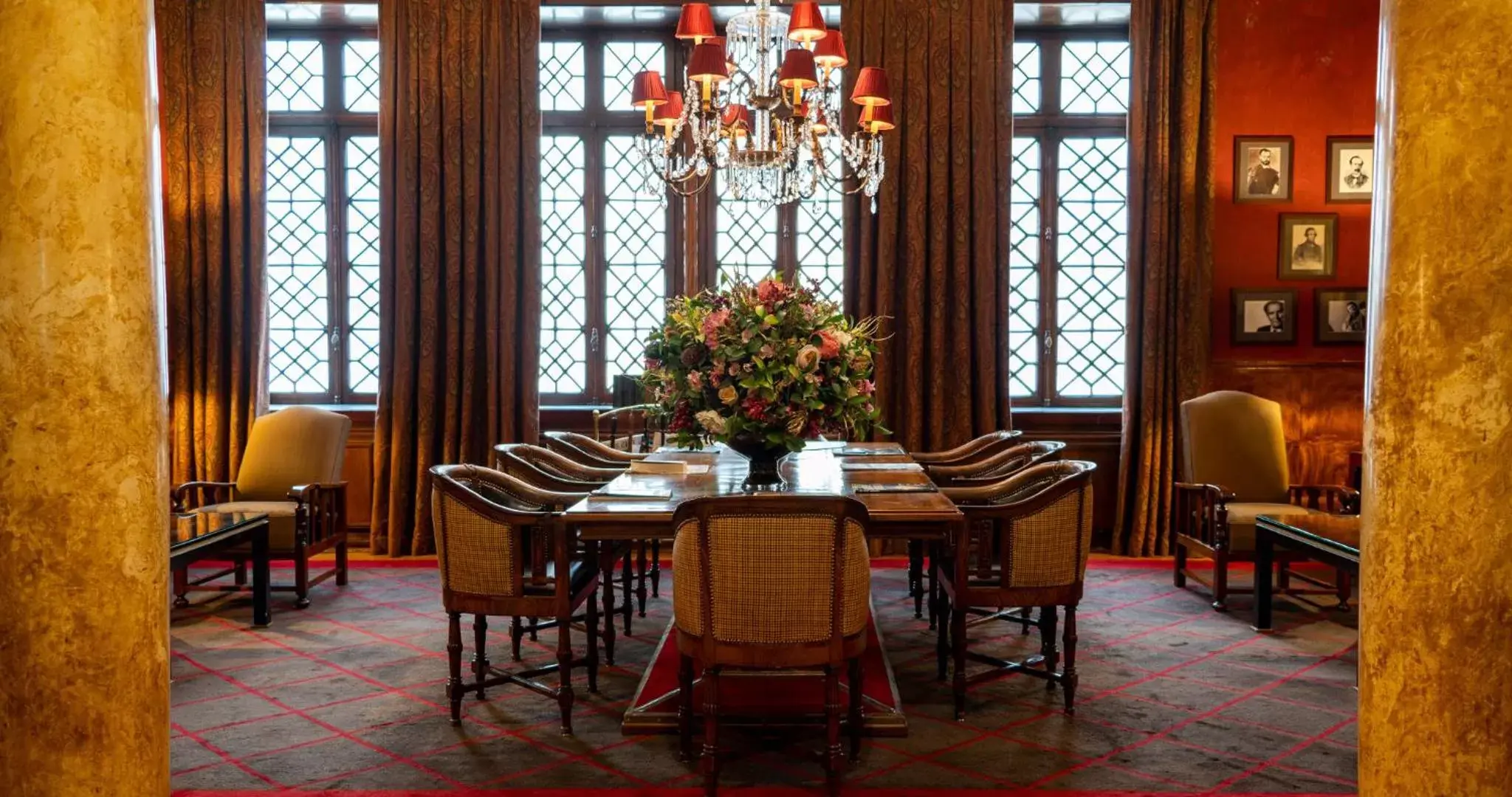 Living room in Grande Hotel do Porto Living room in Grande Hotel do Porto