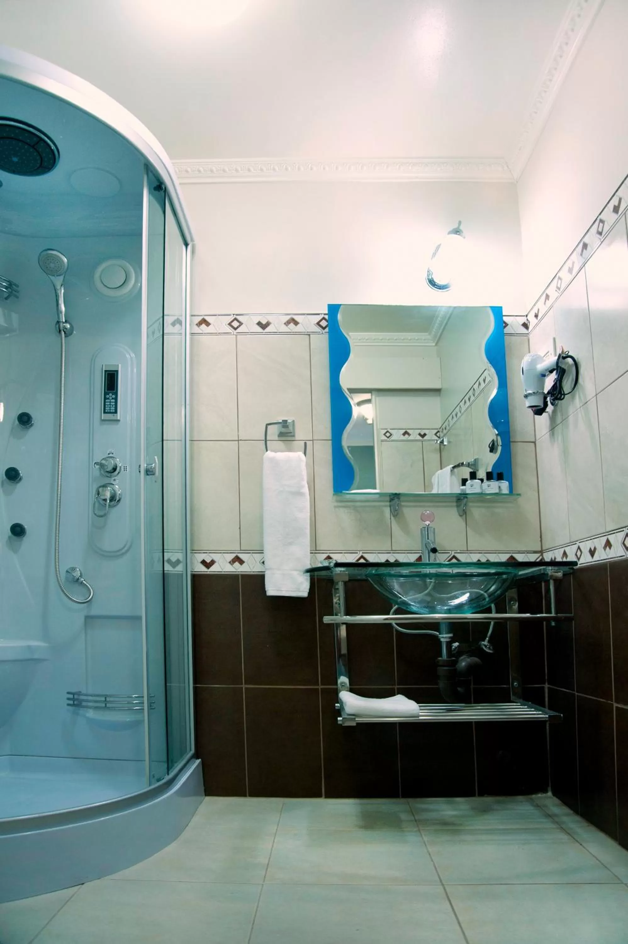 Culture Crossroads Inn