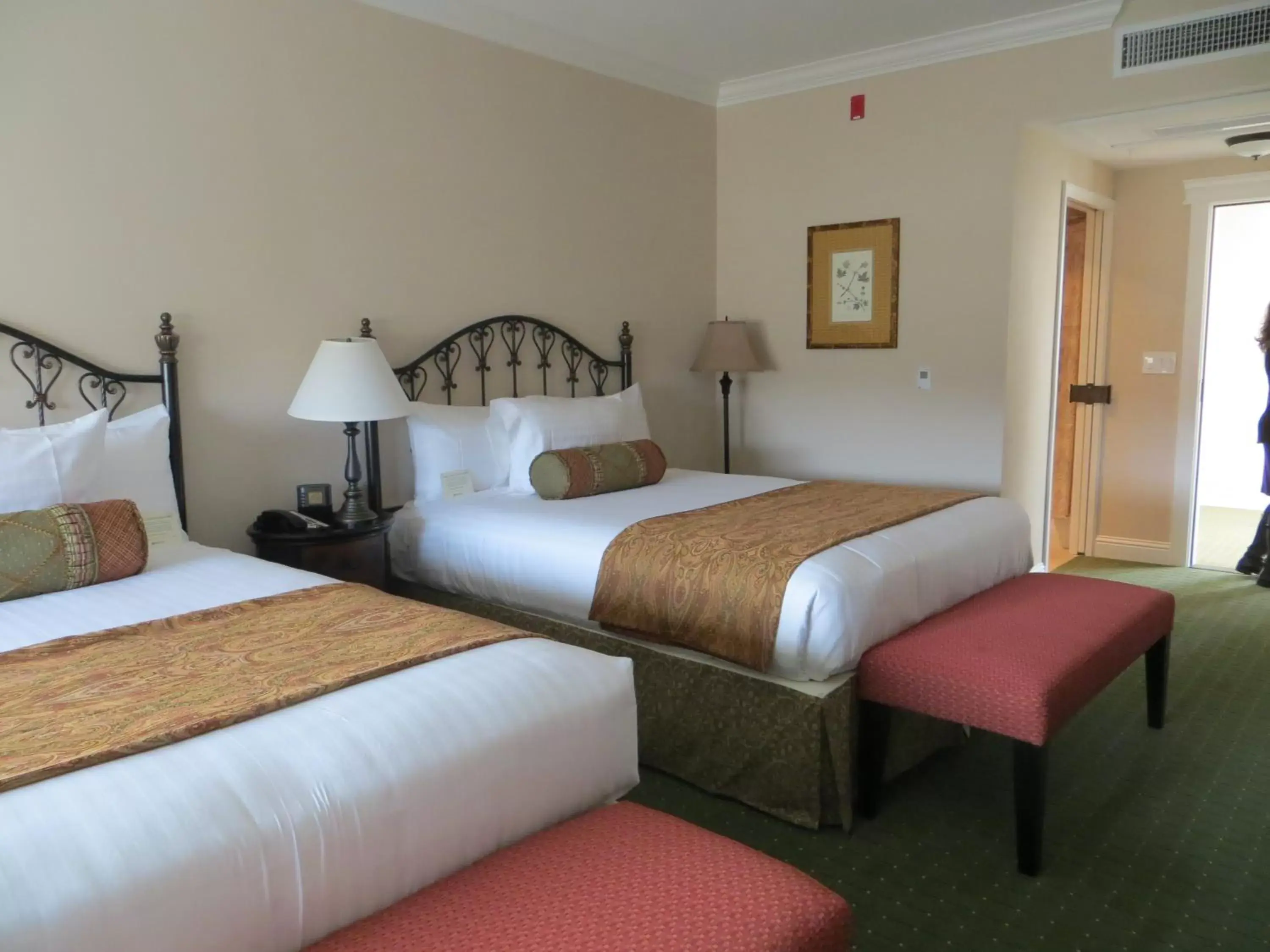 Photo of the whole room, Bed in The Monterey Hotel