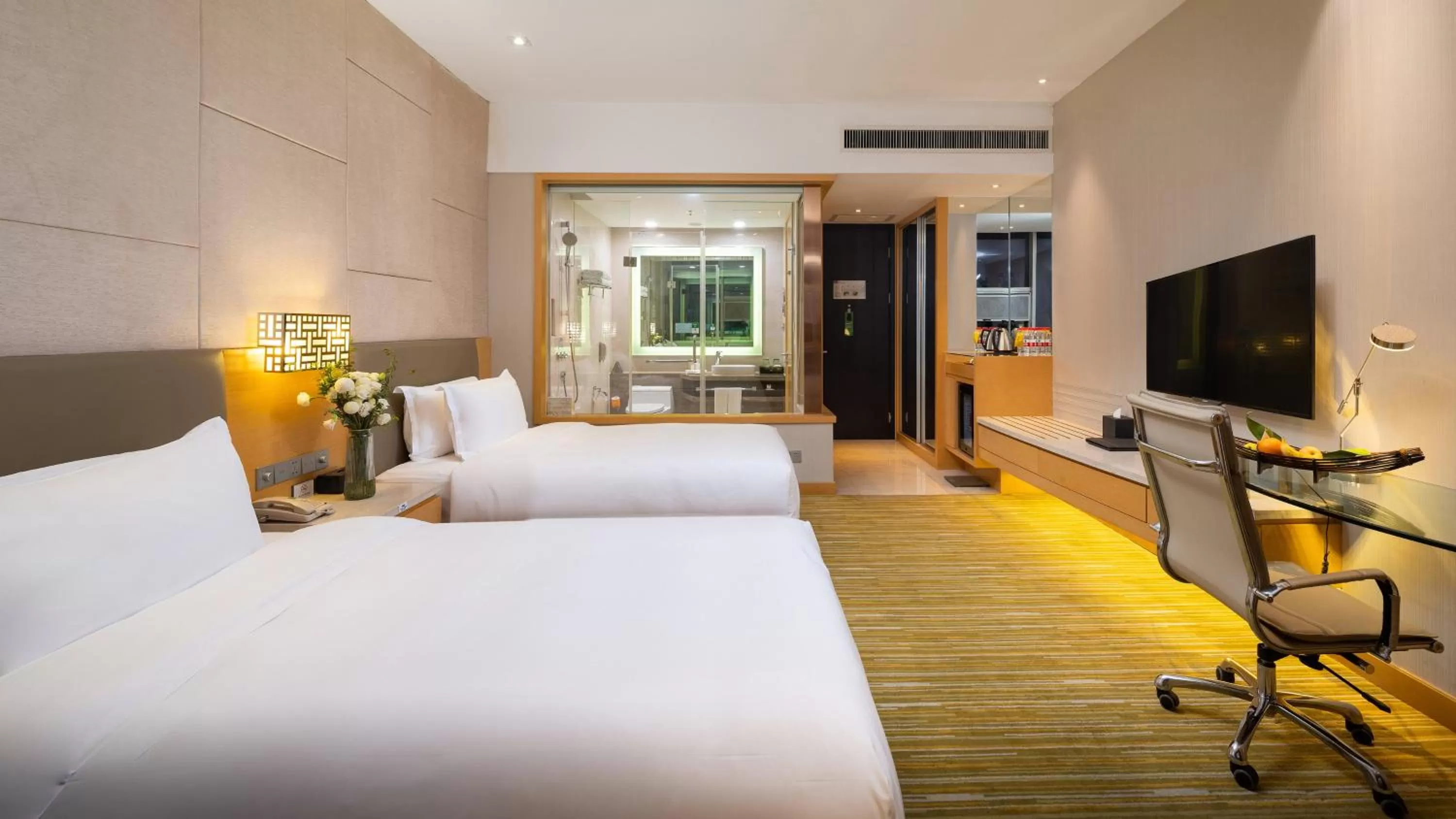 Photo of the whole room, Bed in Holiday Inn Nanchang Riverside by IHG