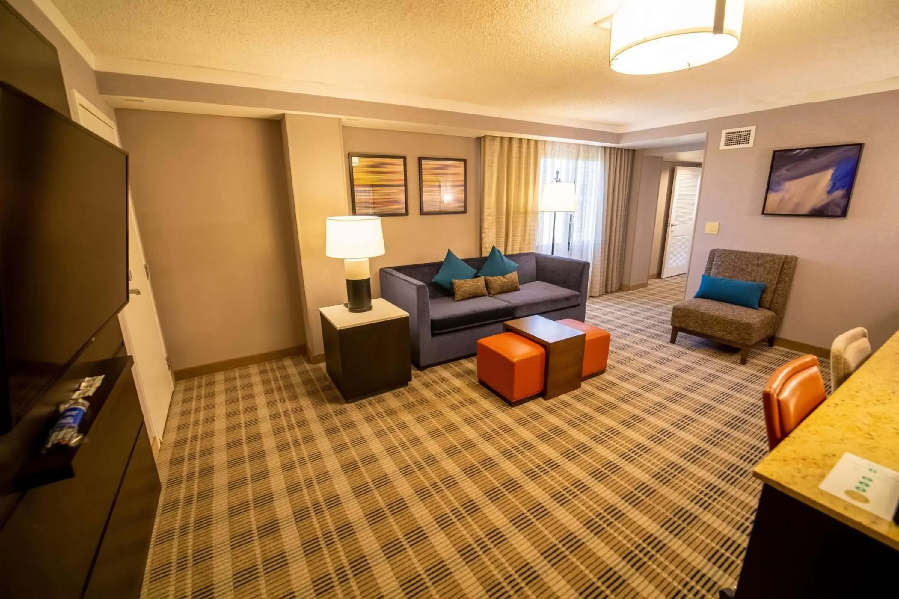 Living room, Seating Area in Embassy Suites by Hilton Kansas City Overland Park