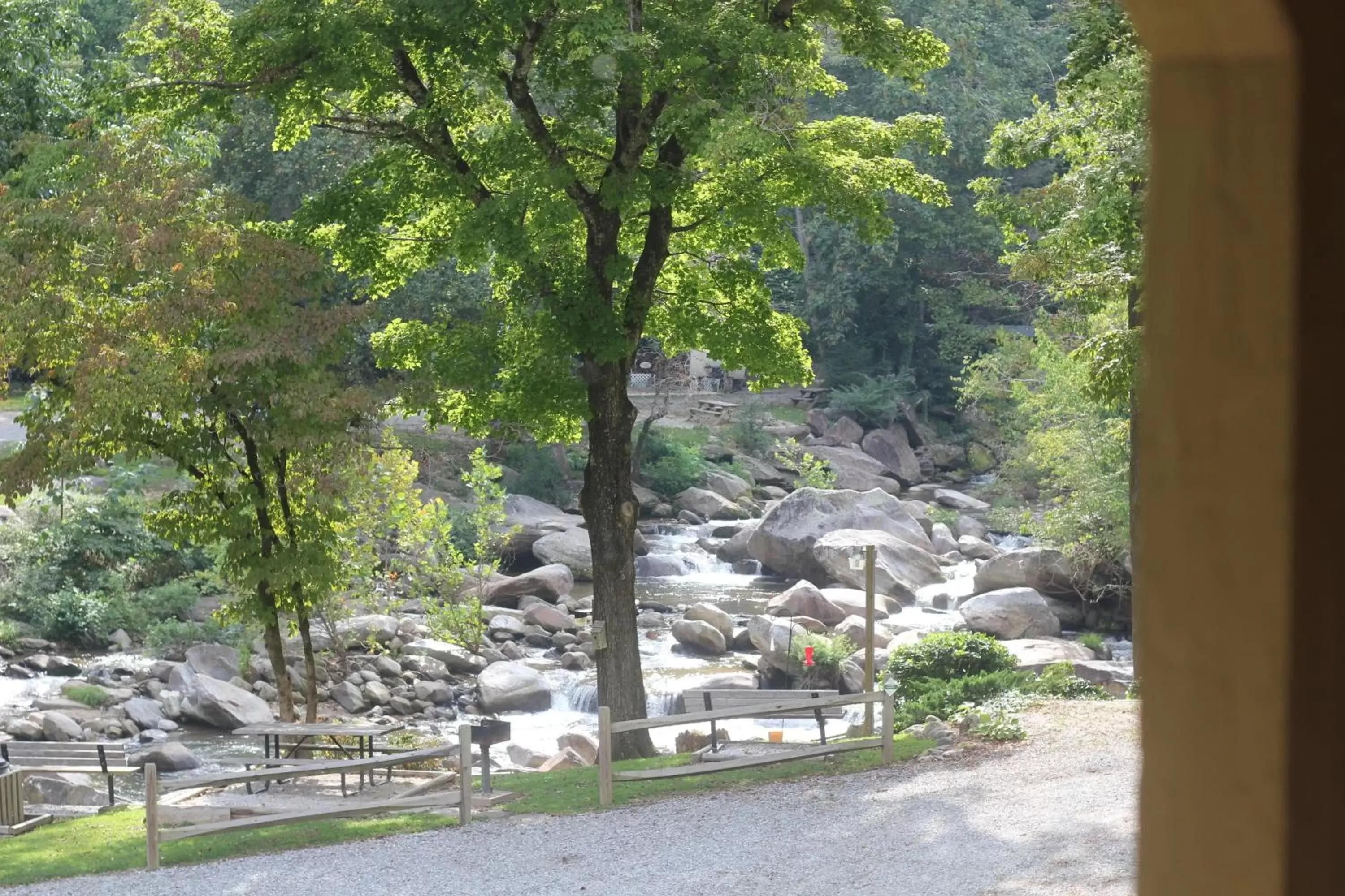 The Evening Shade River Lodge and Cabins