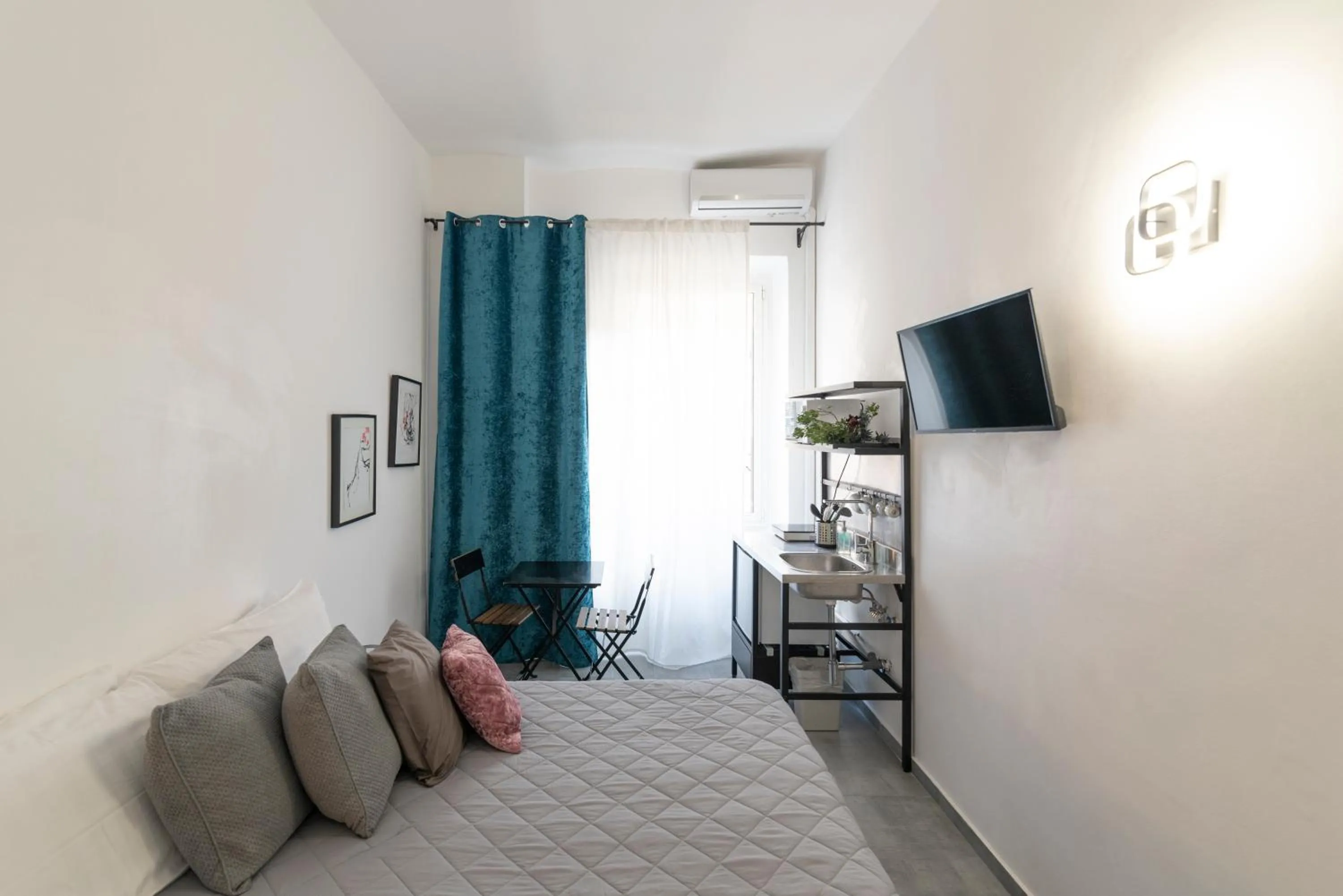 Property building, Bed in La Casa Di Amy