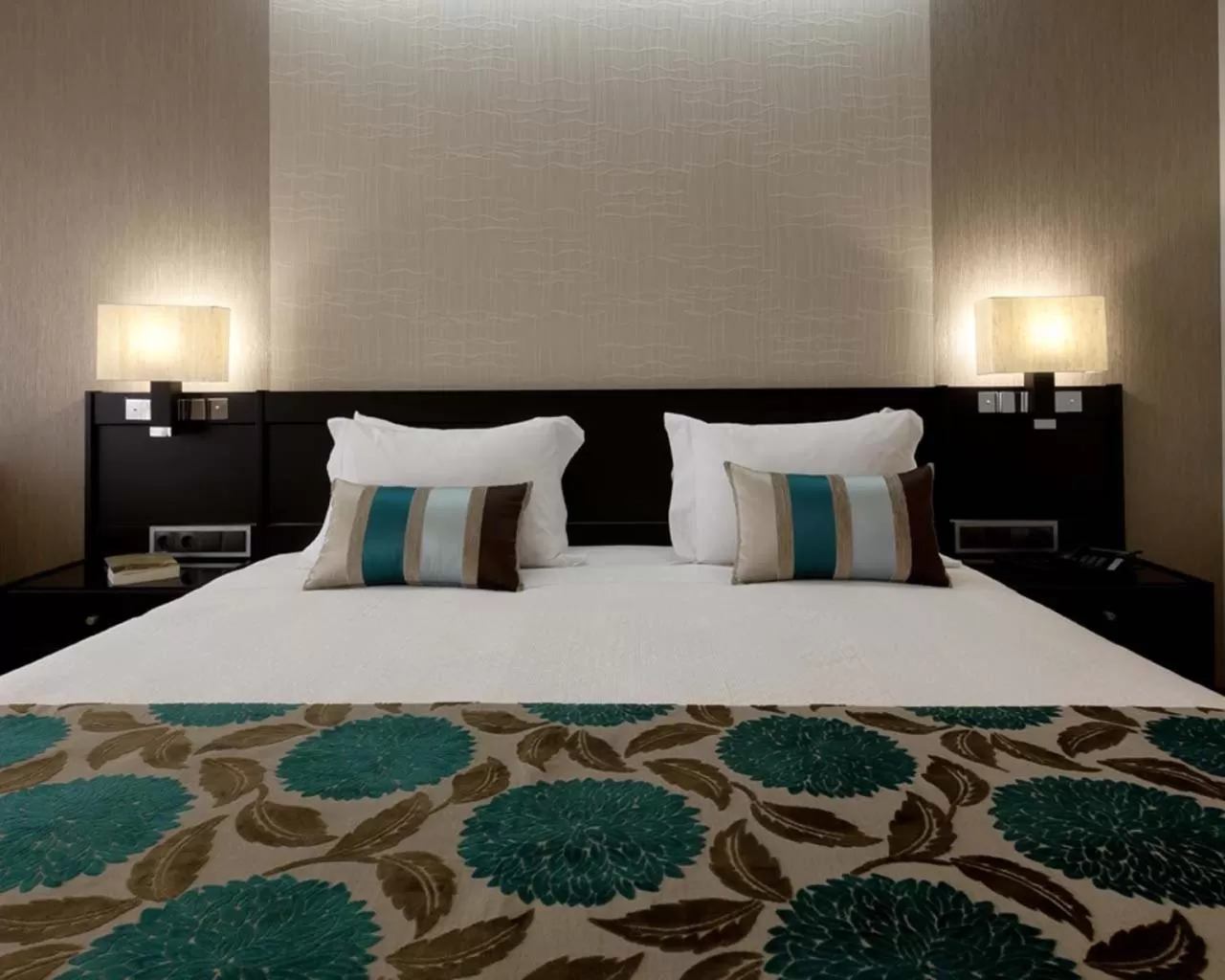 Bedroom, Bed in Cardal Hotel