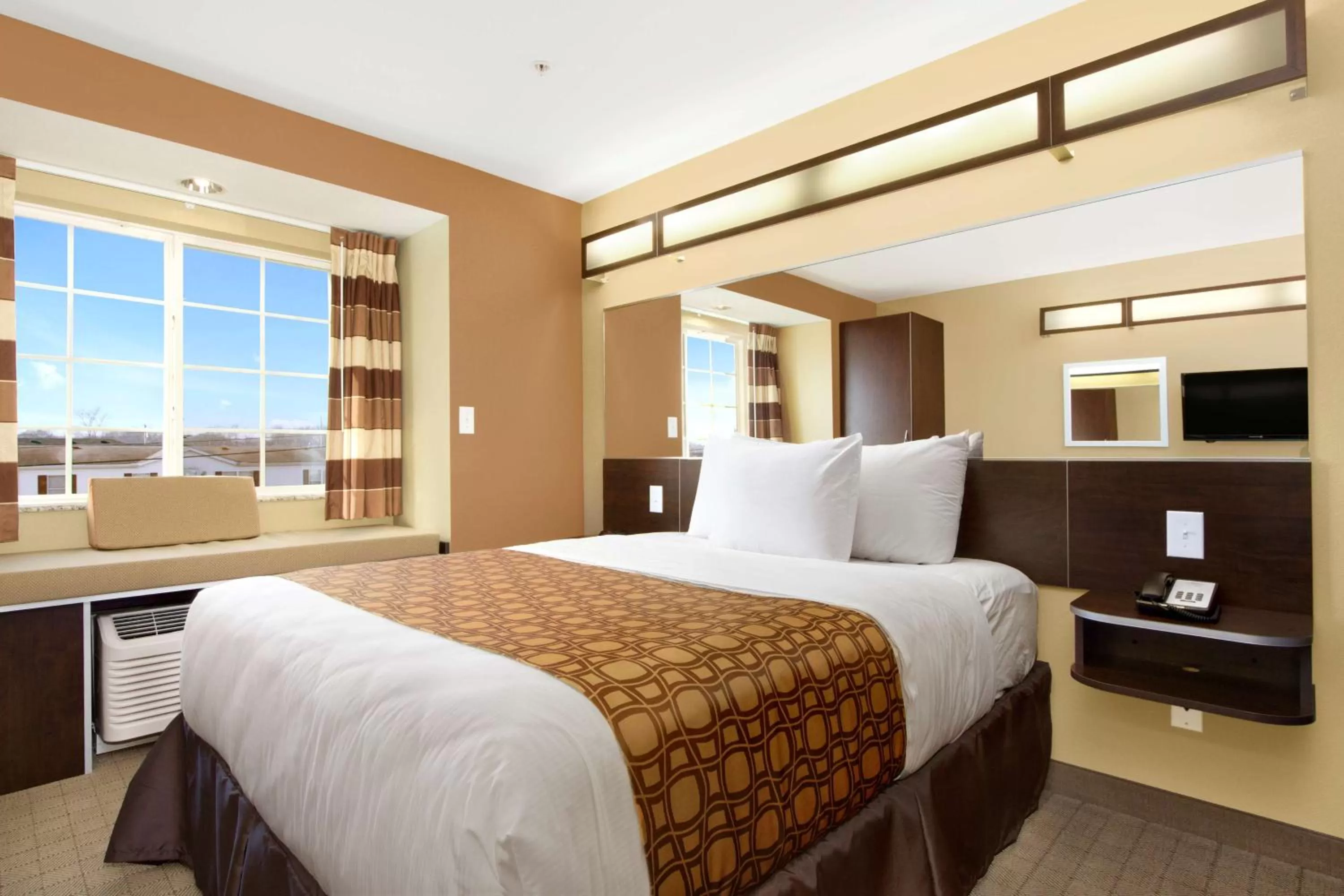 Photo of the whole room, Bed in Microtel Inn & Suites by Wyndham