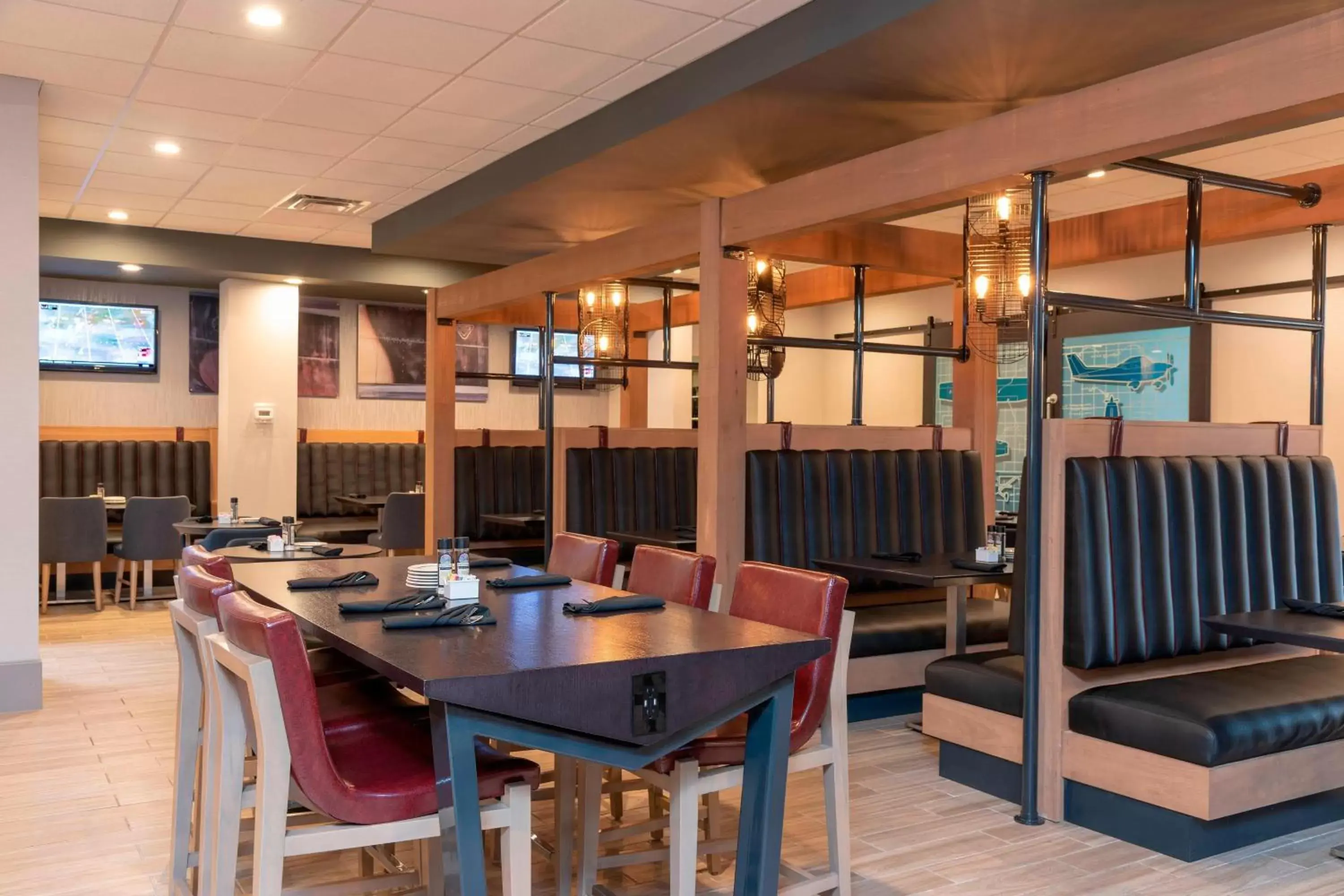 Lounge or bar, Restaurant/Places to Eat in Delta Hotels by Marriott Kalamazoo Conference Center