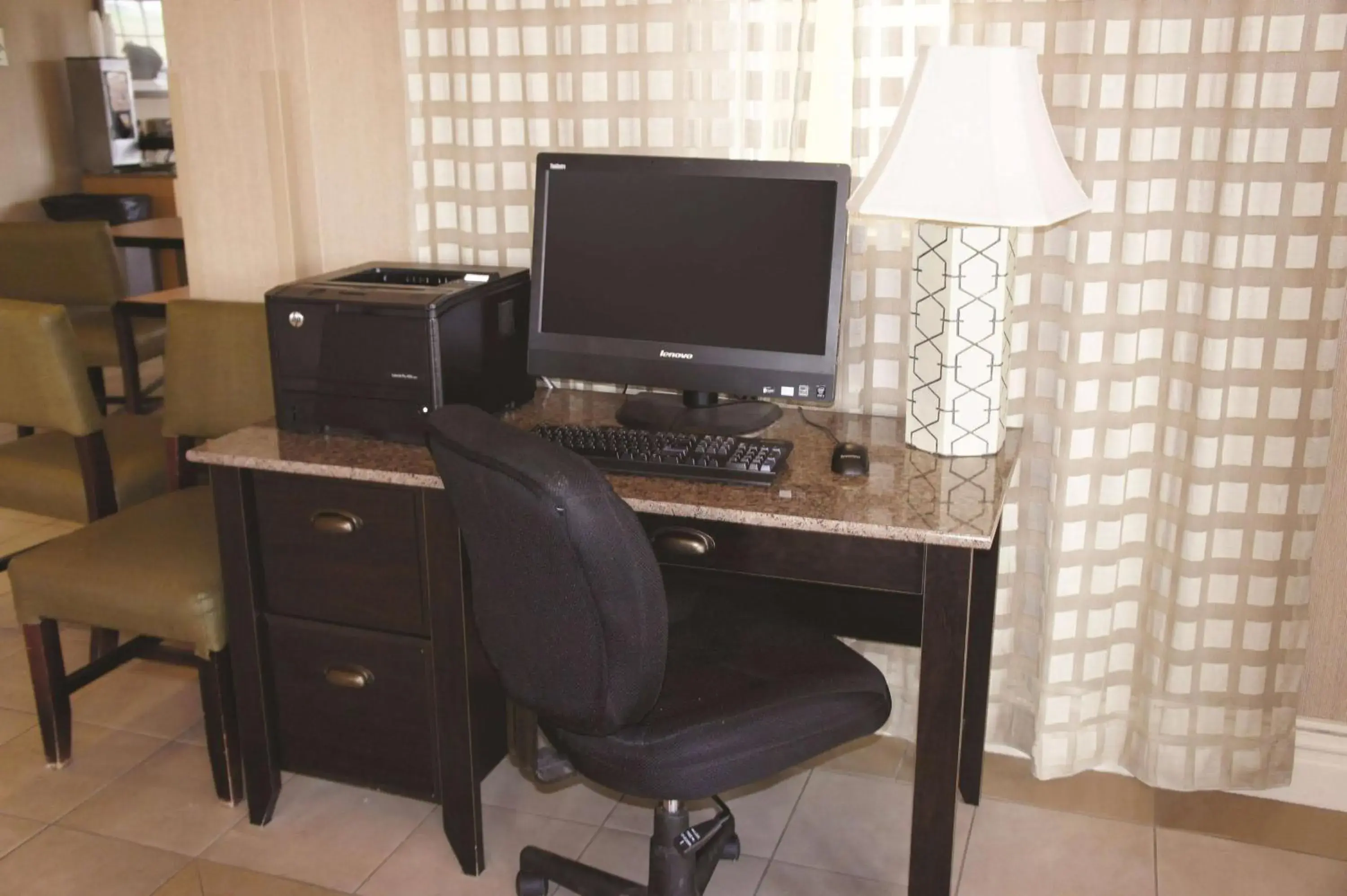 Business facilities, TV/Entertainment Center in La Quinta Inn by Wyndham Corpus Christi North