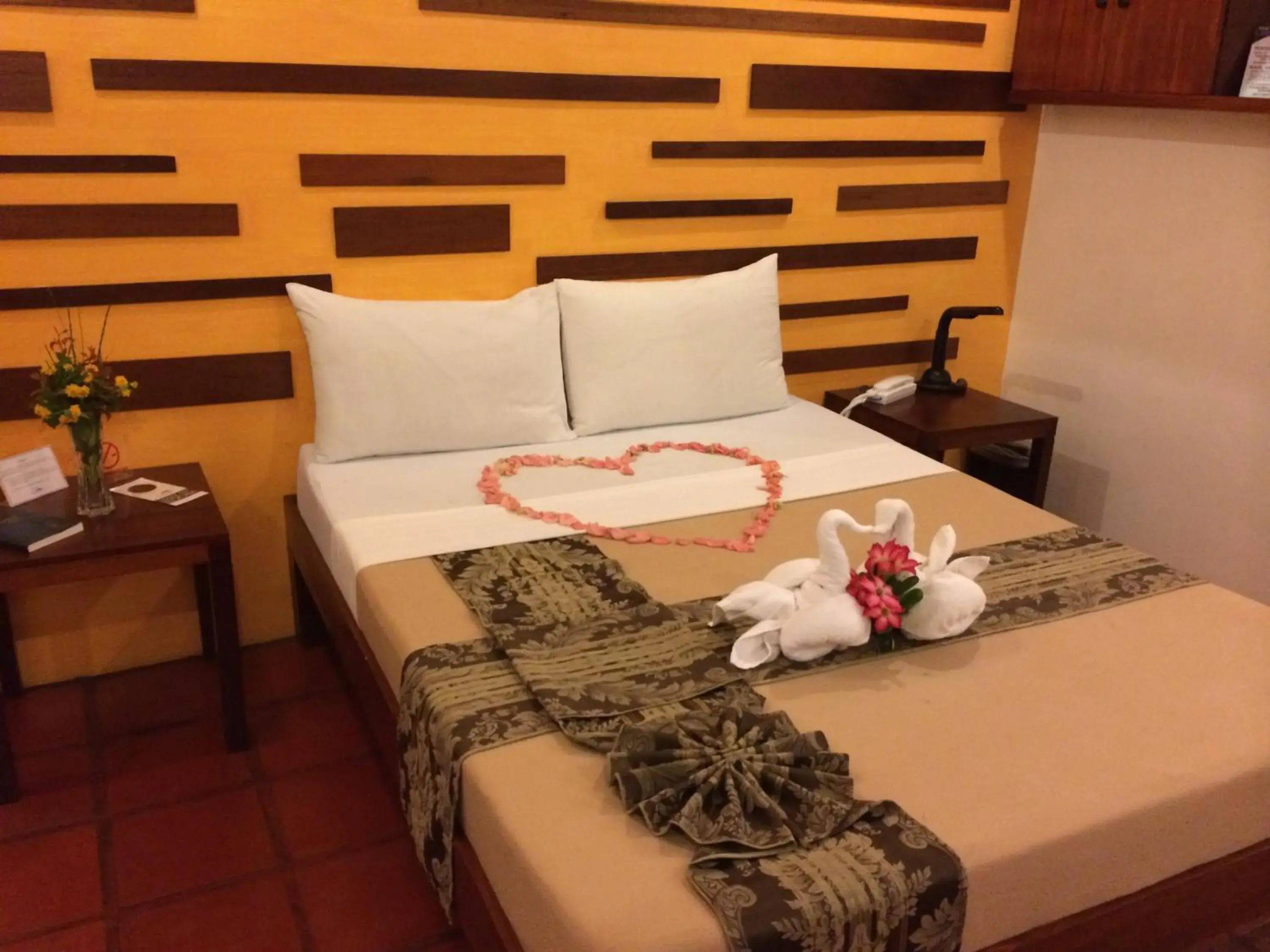 Bed in Acacia Tree Garden Hotel