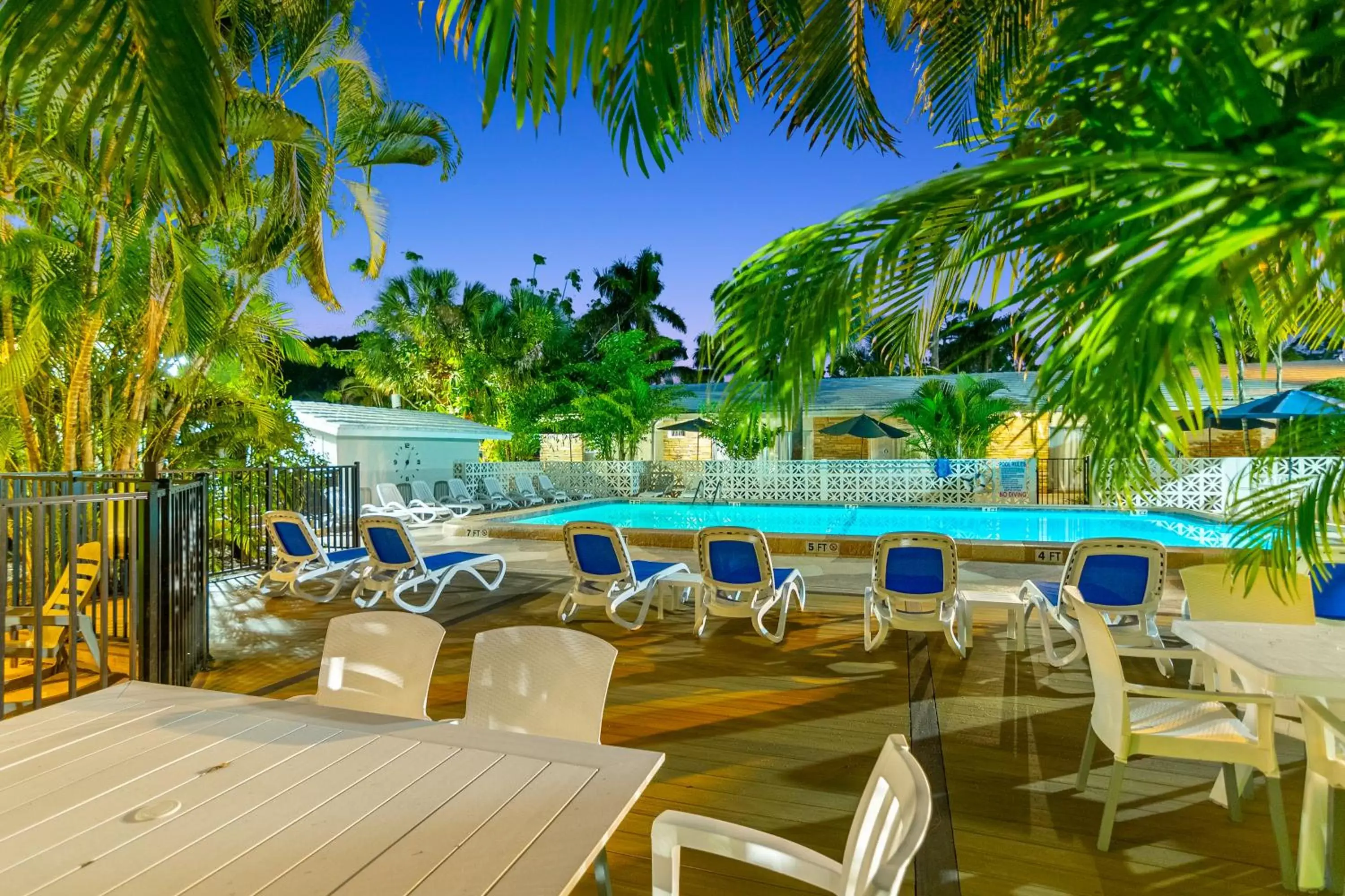 Swimming Pool in The Fairways Inn of Naples