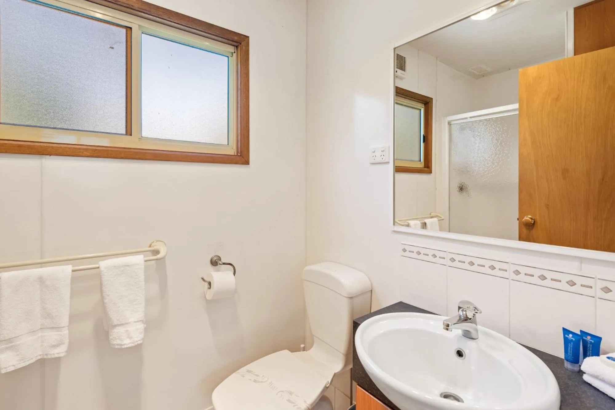 Bathroom in Discovery Parks - Maidens Inn Moama