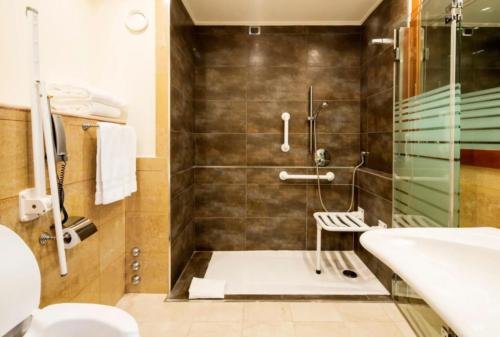 Shower, Bathroom in Ilunion Aqua 4
