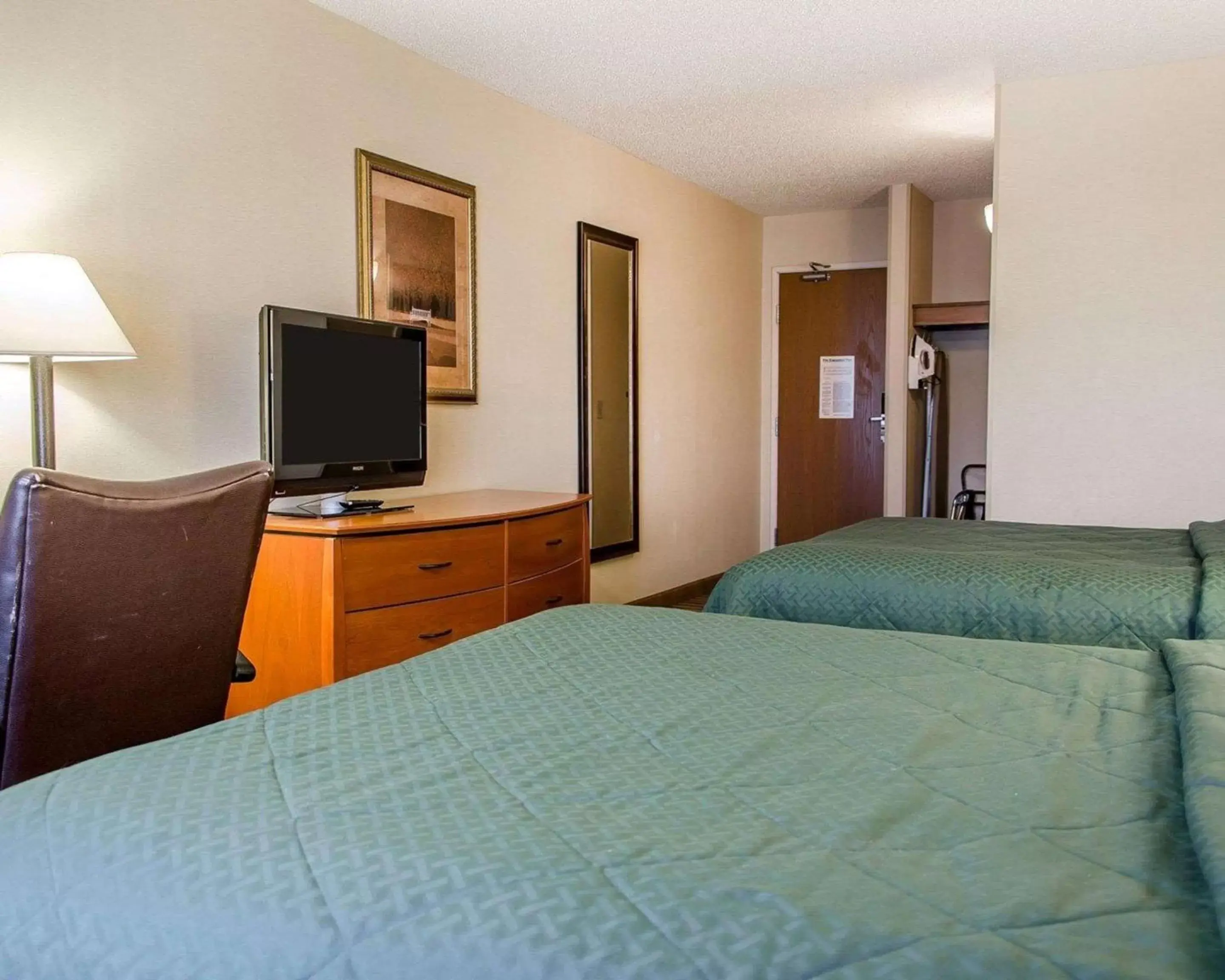 Photo of the whole room, Bed in Quality Inn & Suites Twin Falls